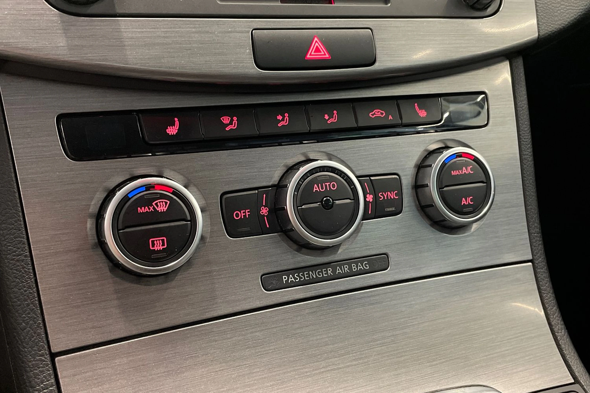 musta Volkswagen Passat 2013 kuva 26.