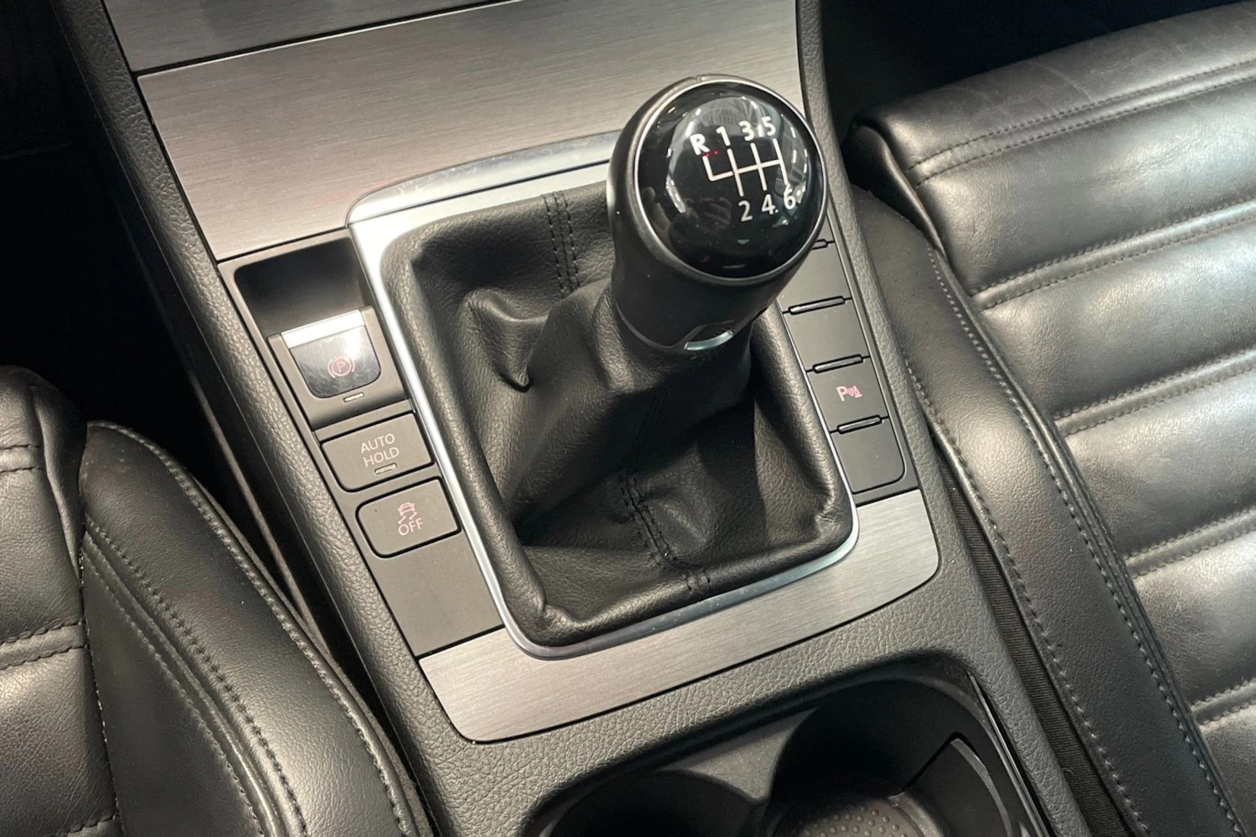 musta Volkswagen Passat 2013 kuva 27.