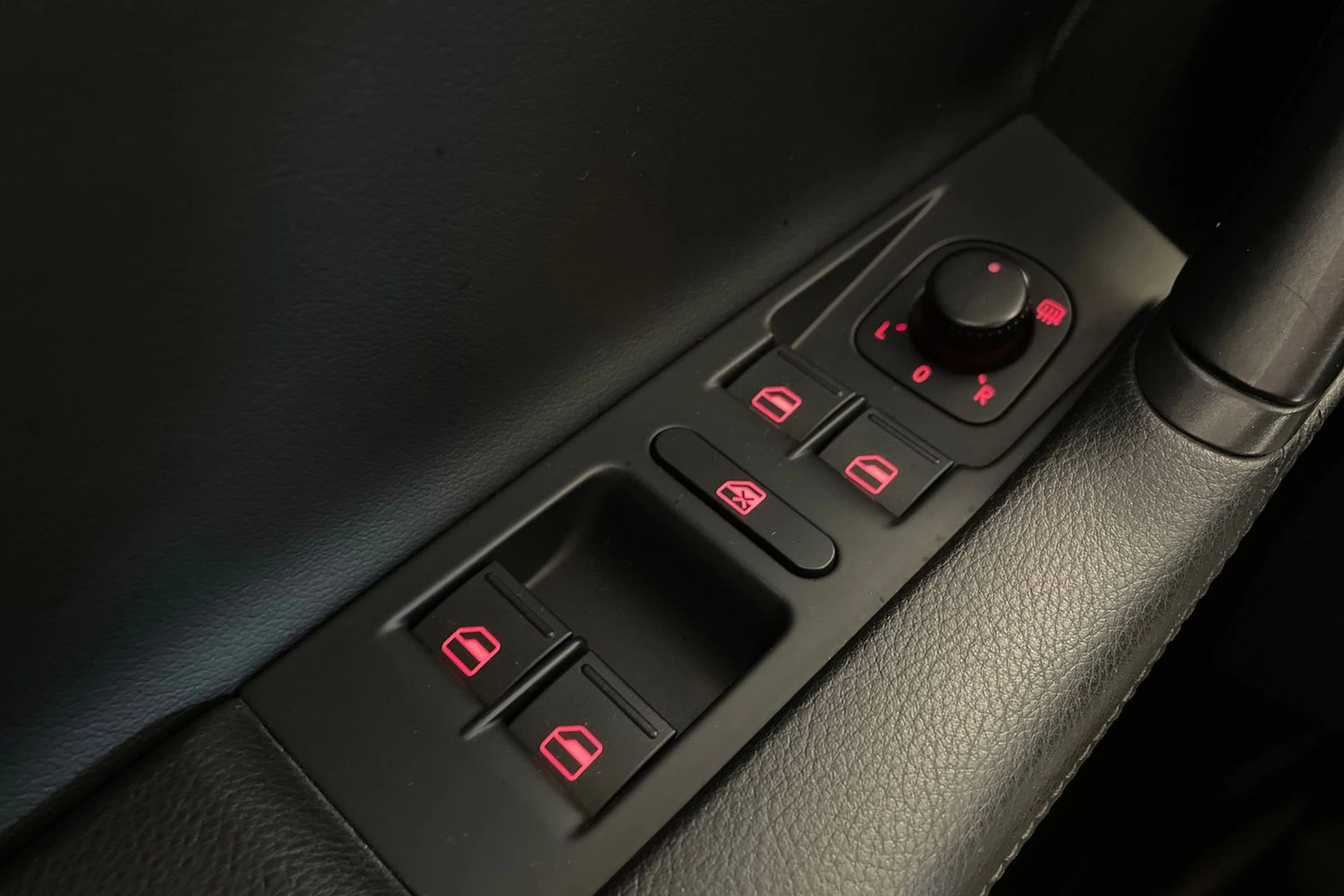 musta Volkswagen Passat 2013 kuva 28.