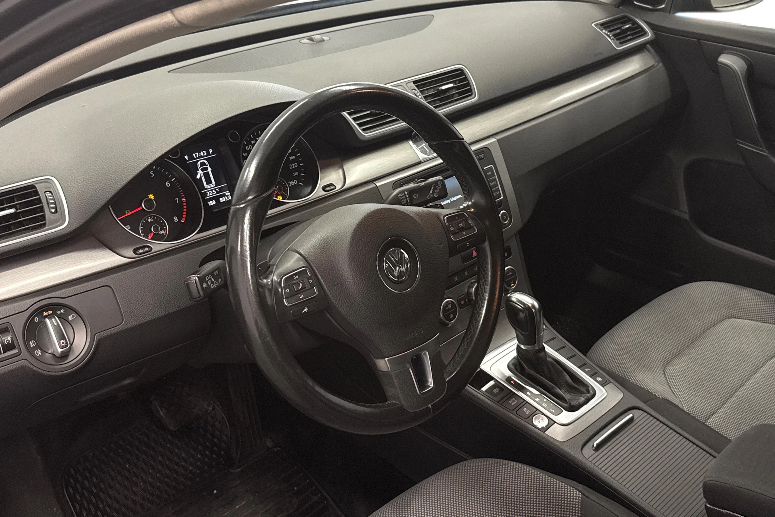Harmaa Volkswagen PASSAT 2013 kuva 6.