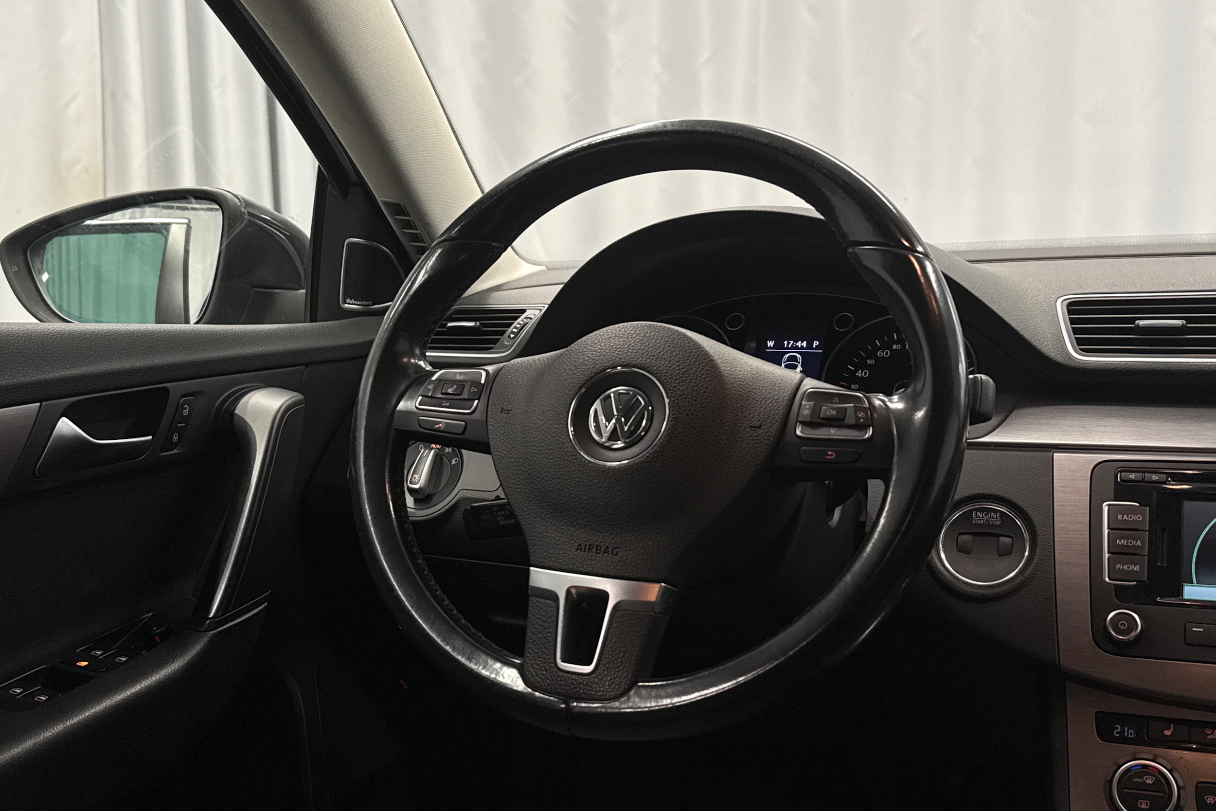 Harmaa Volkswagen PASSAT 2013 kuva 11.