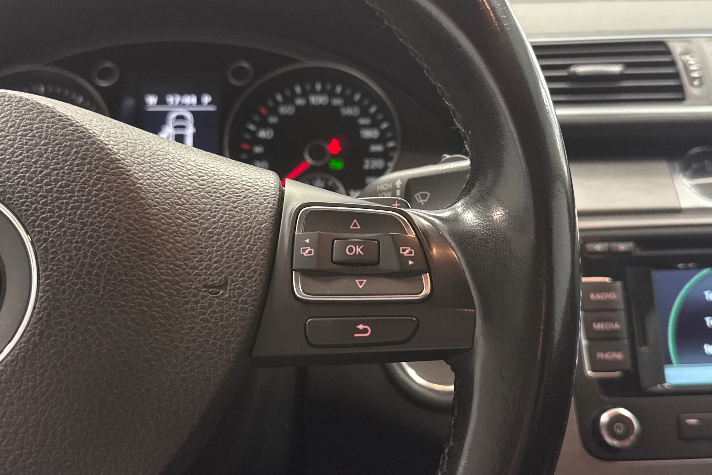 Harmaa Volkswagen PASSAT 2013 kuva 12.