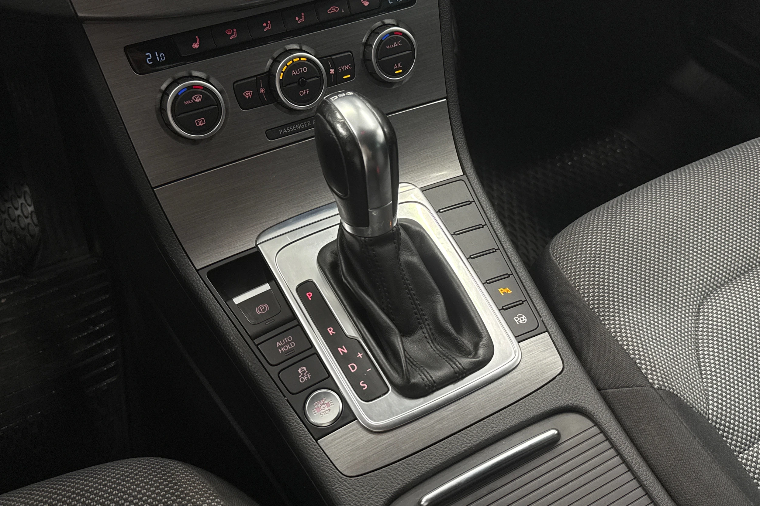 Harmaa Volkswagen PASSAT 2013 kuva 19.