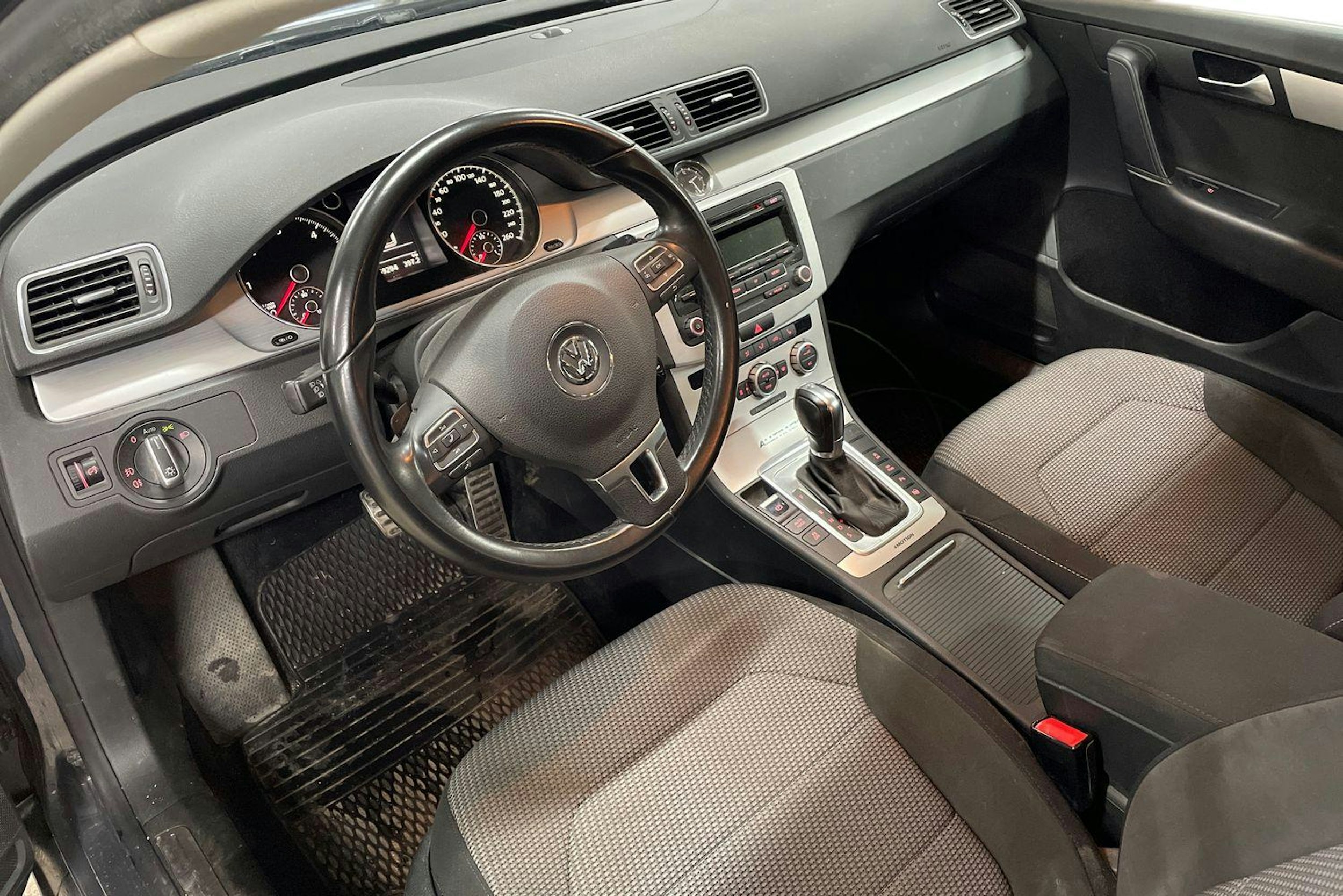 Harmaa Volkswagen PASSAT 2013 kuva 3.