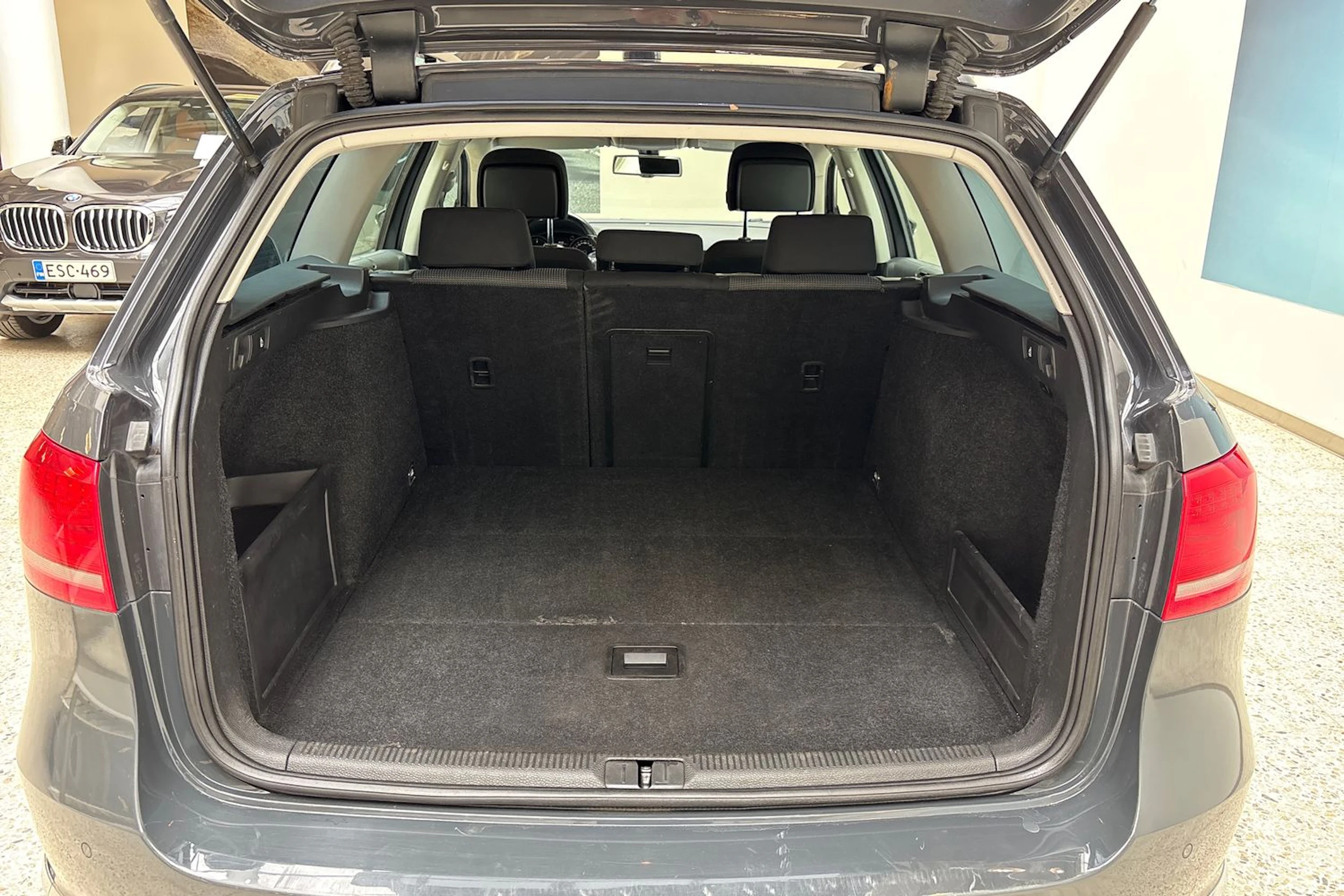 Harmaa Volkswagen PASSAT 2013 kuva 23.