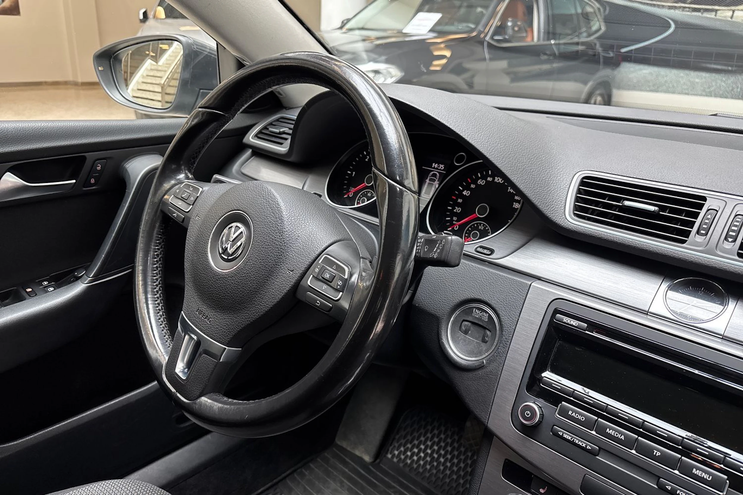 Harmaa Volkswagen PASSAT 2013 kuva 25.