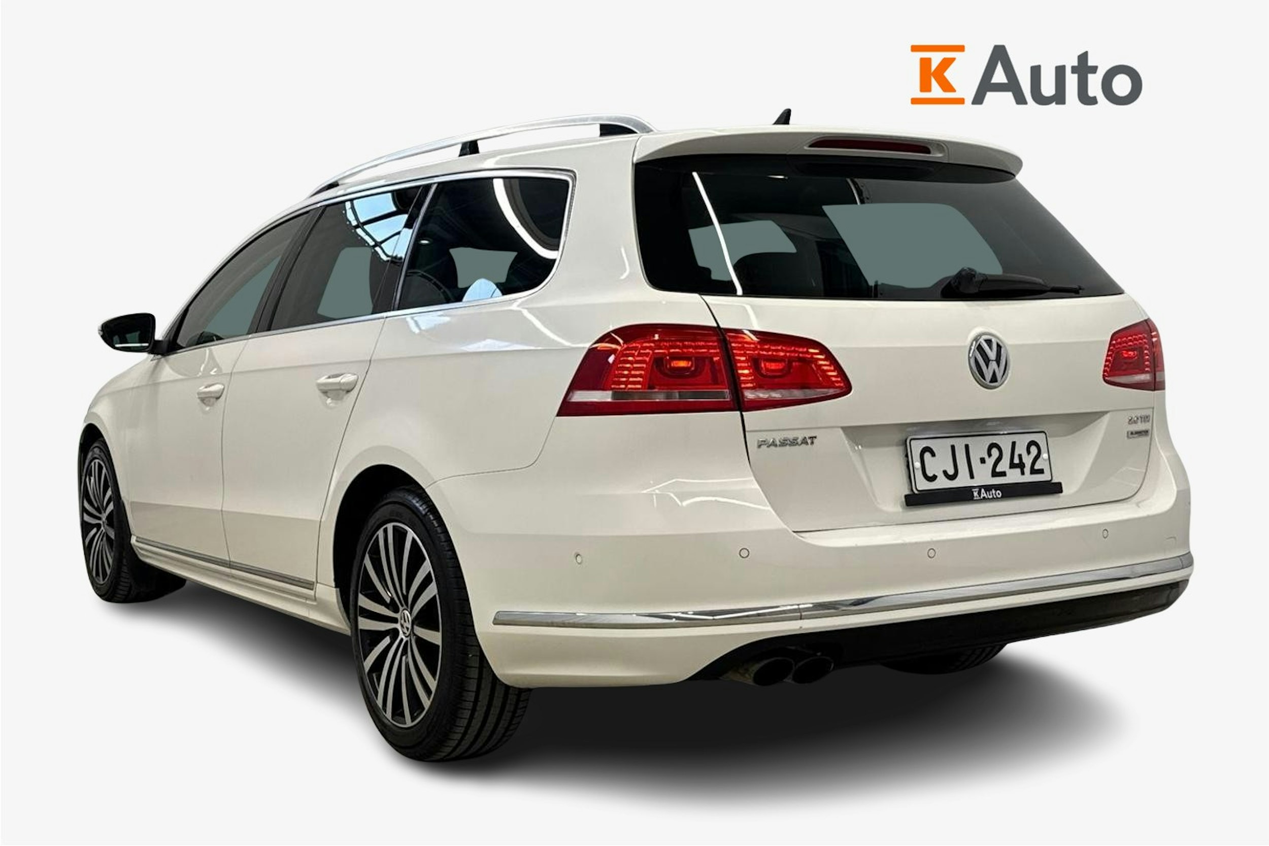 valkoinen Volkswagen Passat 2014 kuva 2.