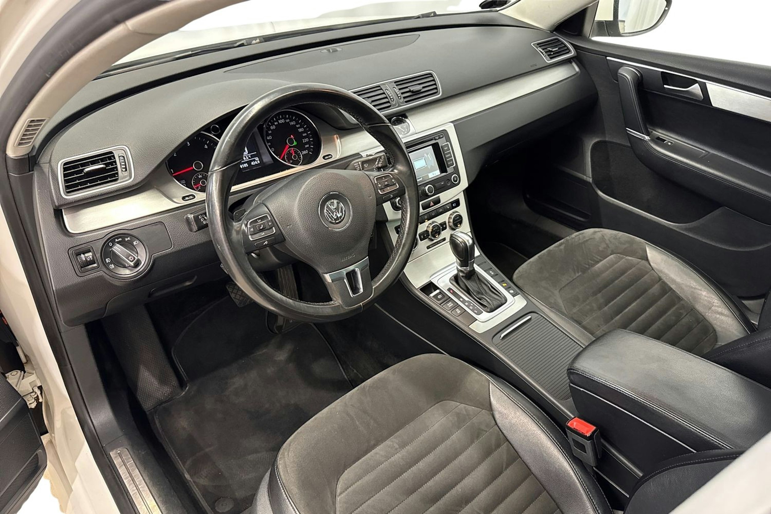 valkoinen Volkswagen Passat 2014 kuva 7.