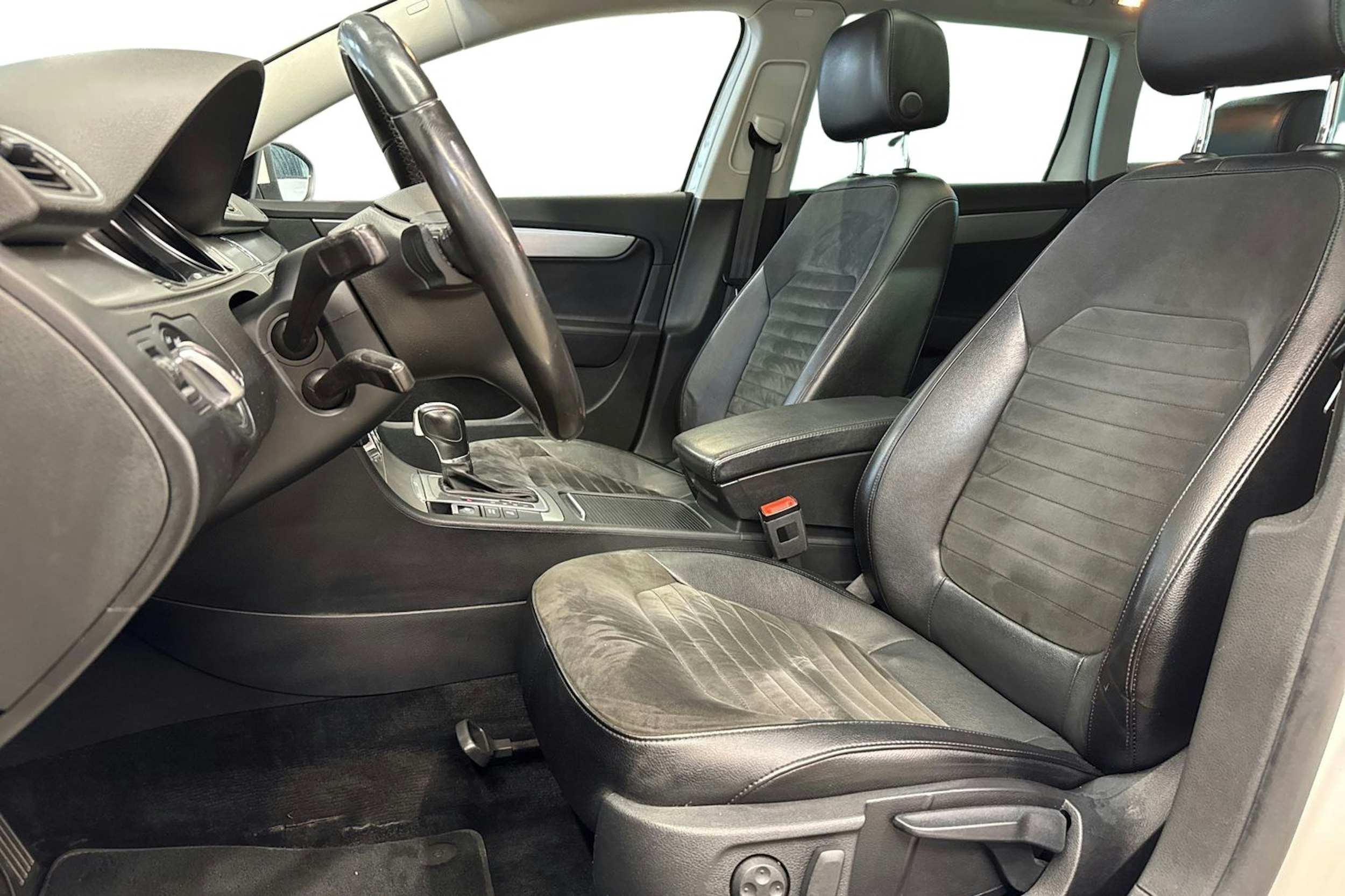 valkoinen Volkswagen Passat 2014 kuva 10.
