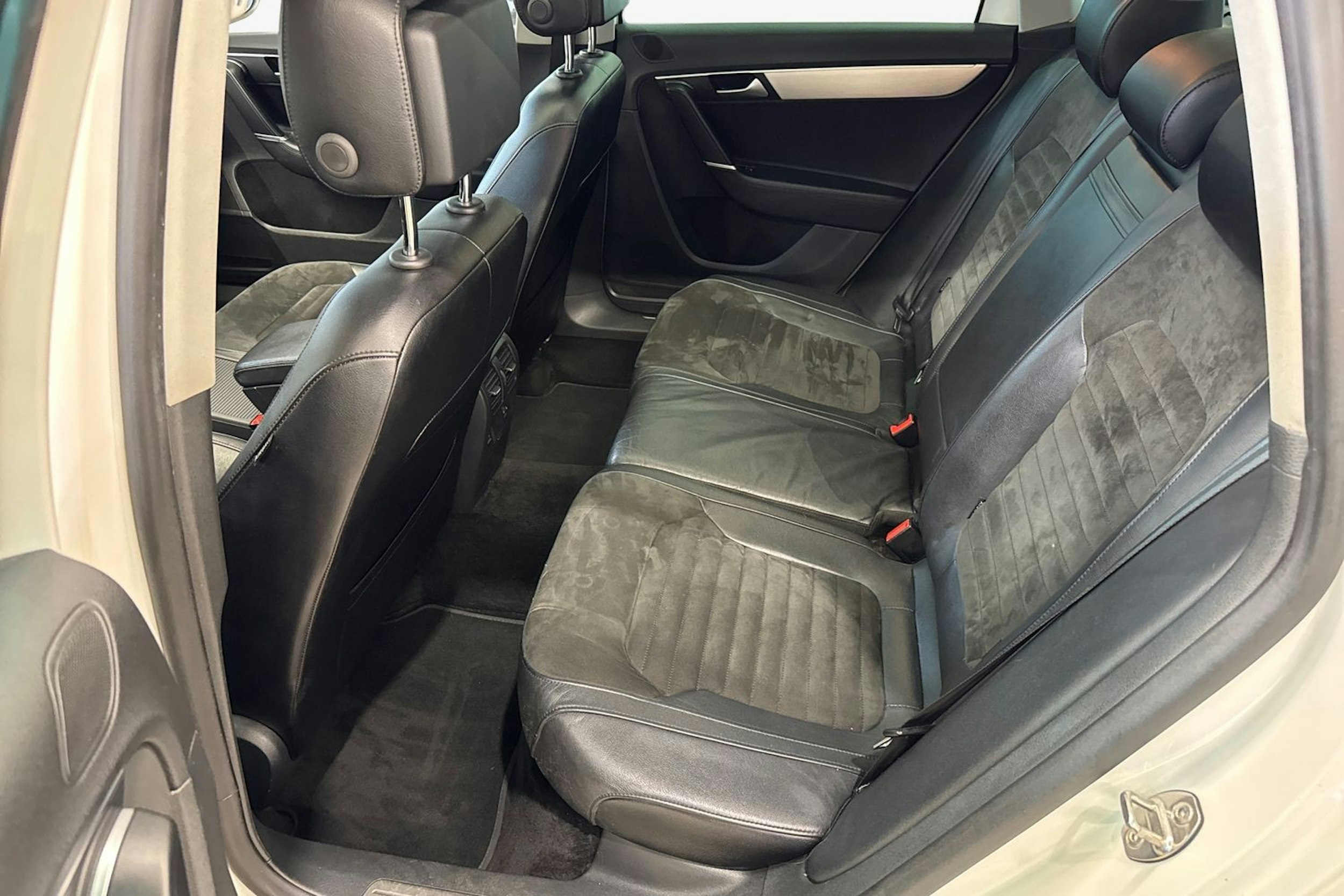 valkoinen Volkswagen Passat 2014 kuva 11.