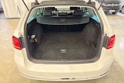 valkoinen Volkswagen Passat 2014 kuva 14.