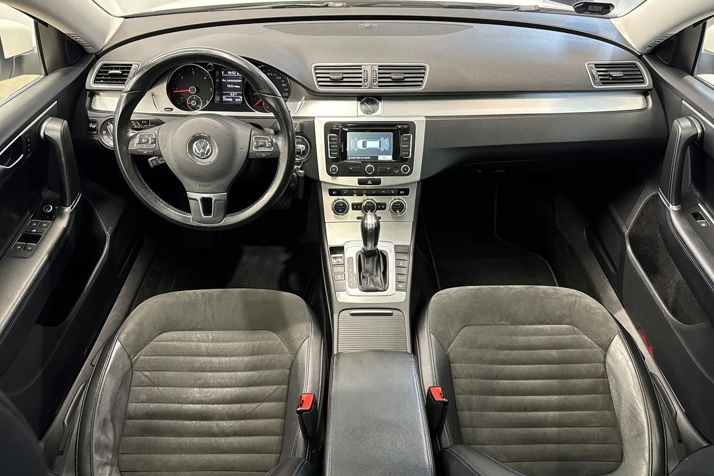 valkoinen Volkswagen Passat 2014 kuva 16.