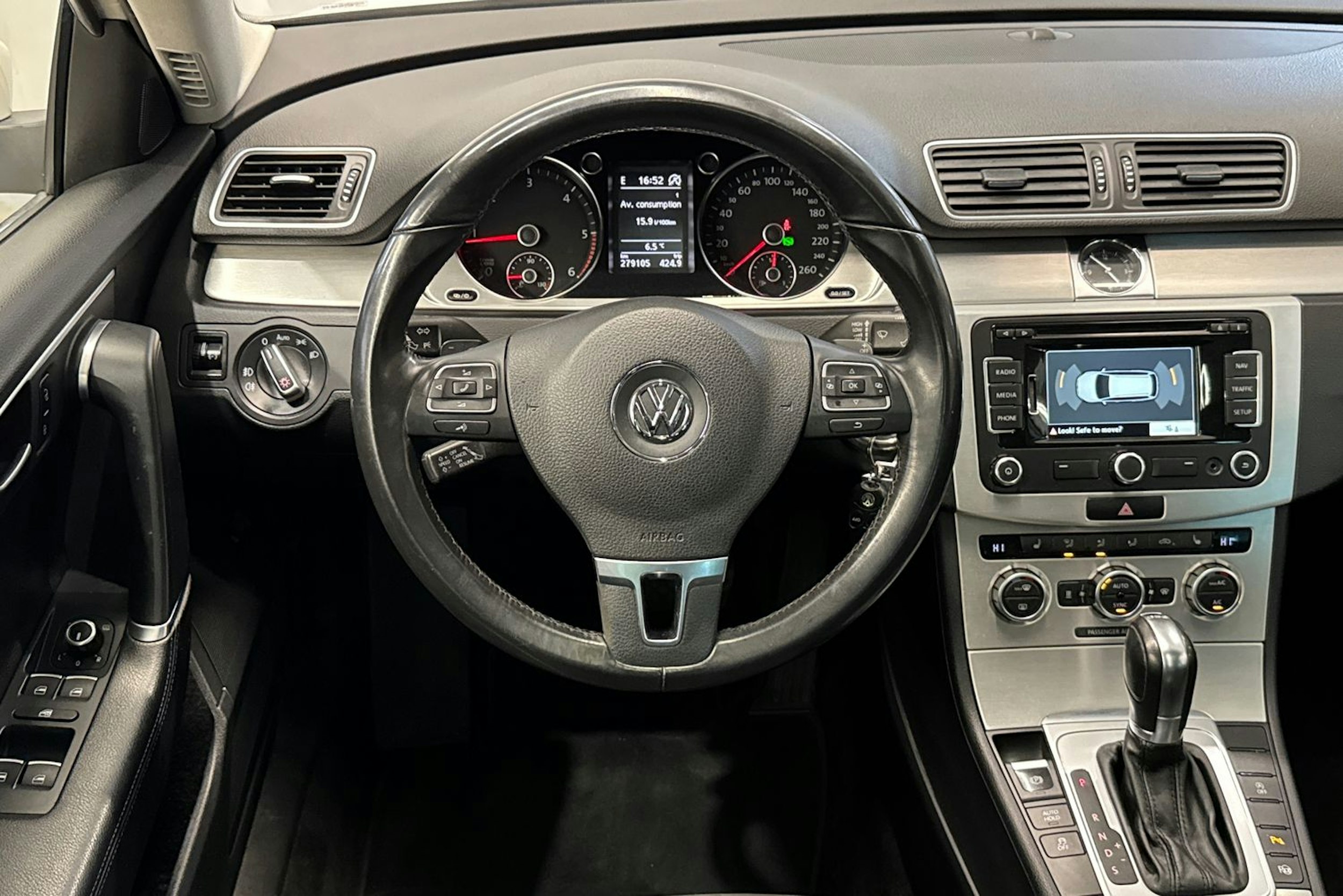 valkoinen Volkswagen Passat 2014 kuva 17.