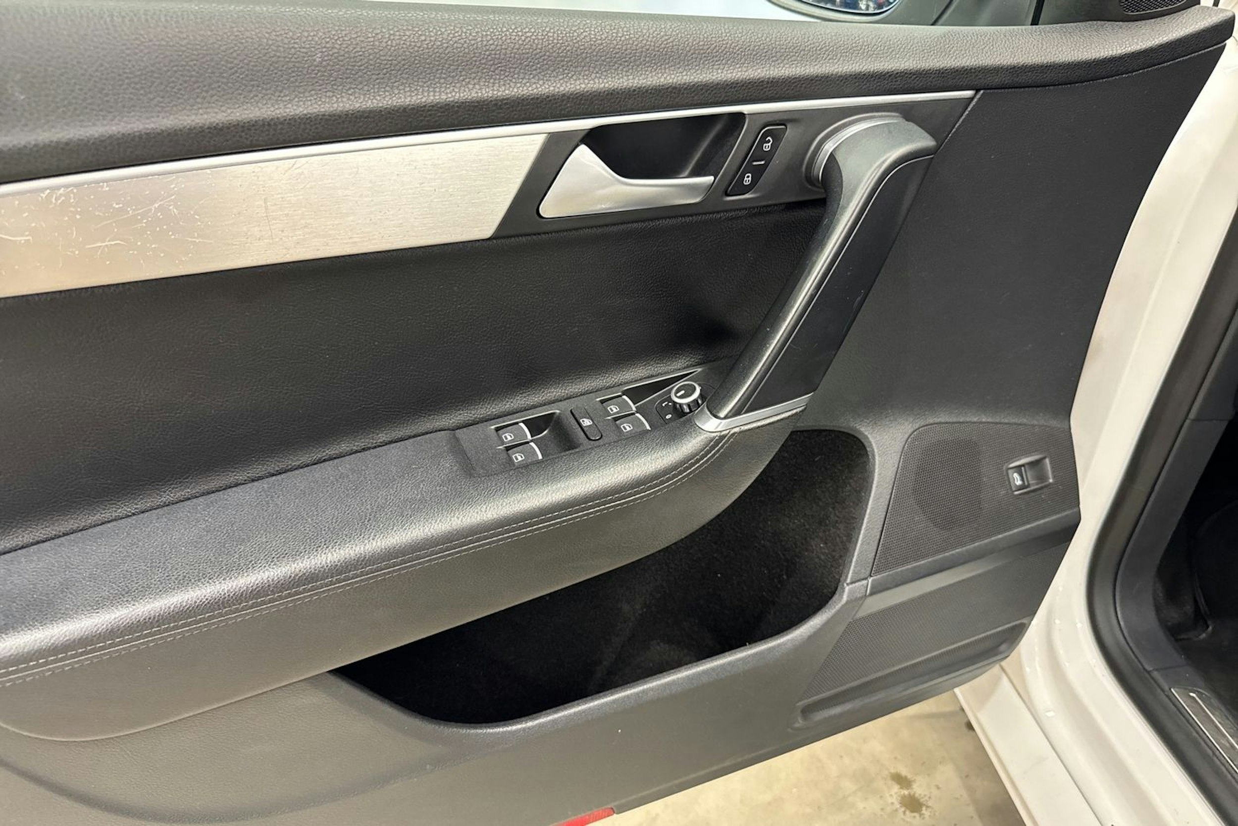 valkoinen Volkswagen Passat 2014 kuva 18.