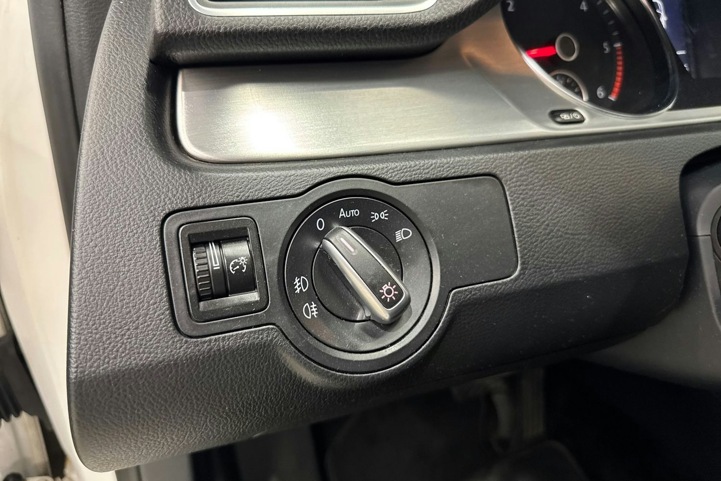 valkoinen Volkswagen Passat 2014 kuva 19.