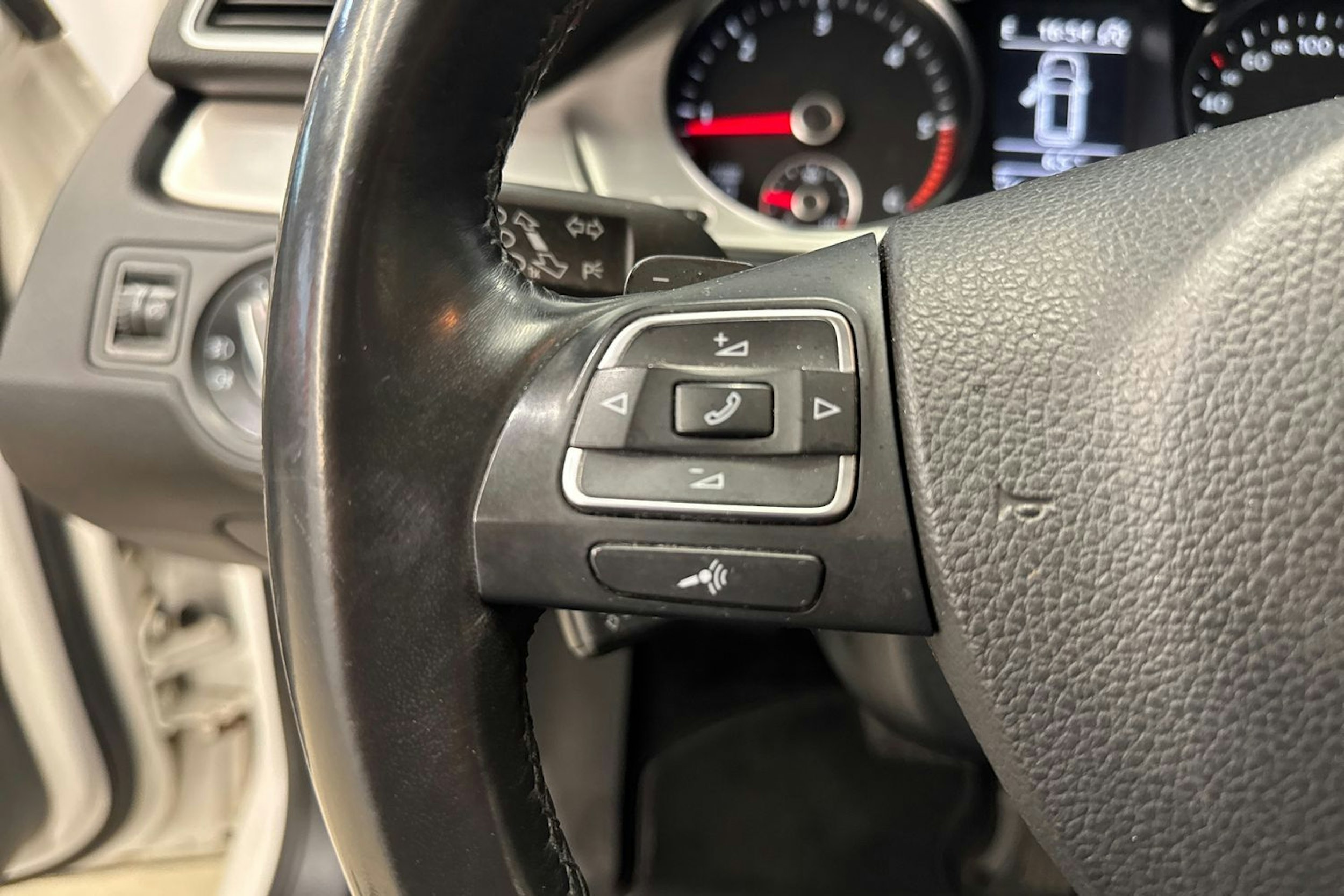 valkoinen Volkswagen Passat 2014 kuva 21.
