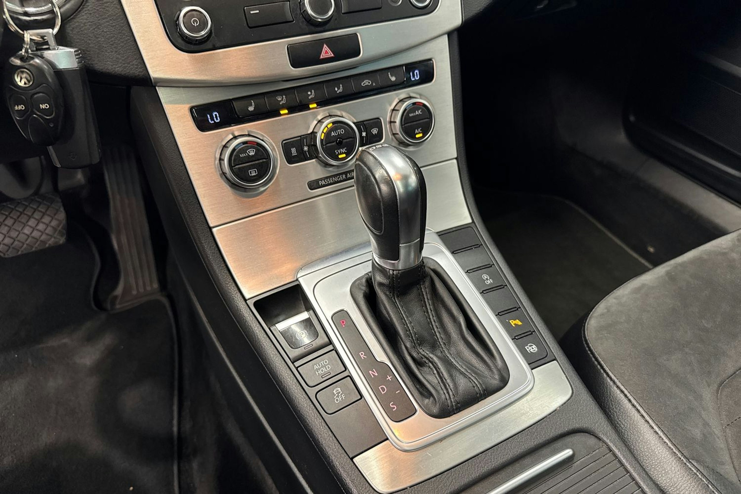 valkoinen Volkswagen Passat 2014 kuva 23.
