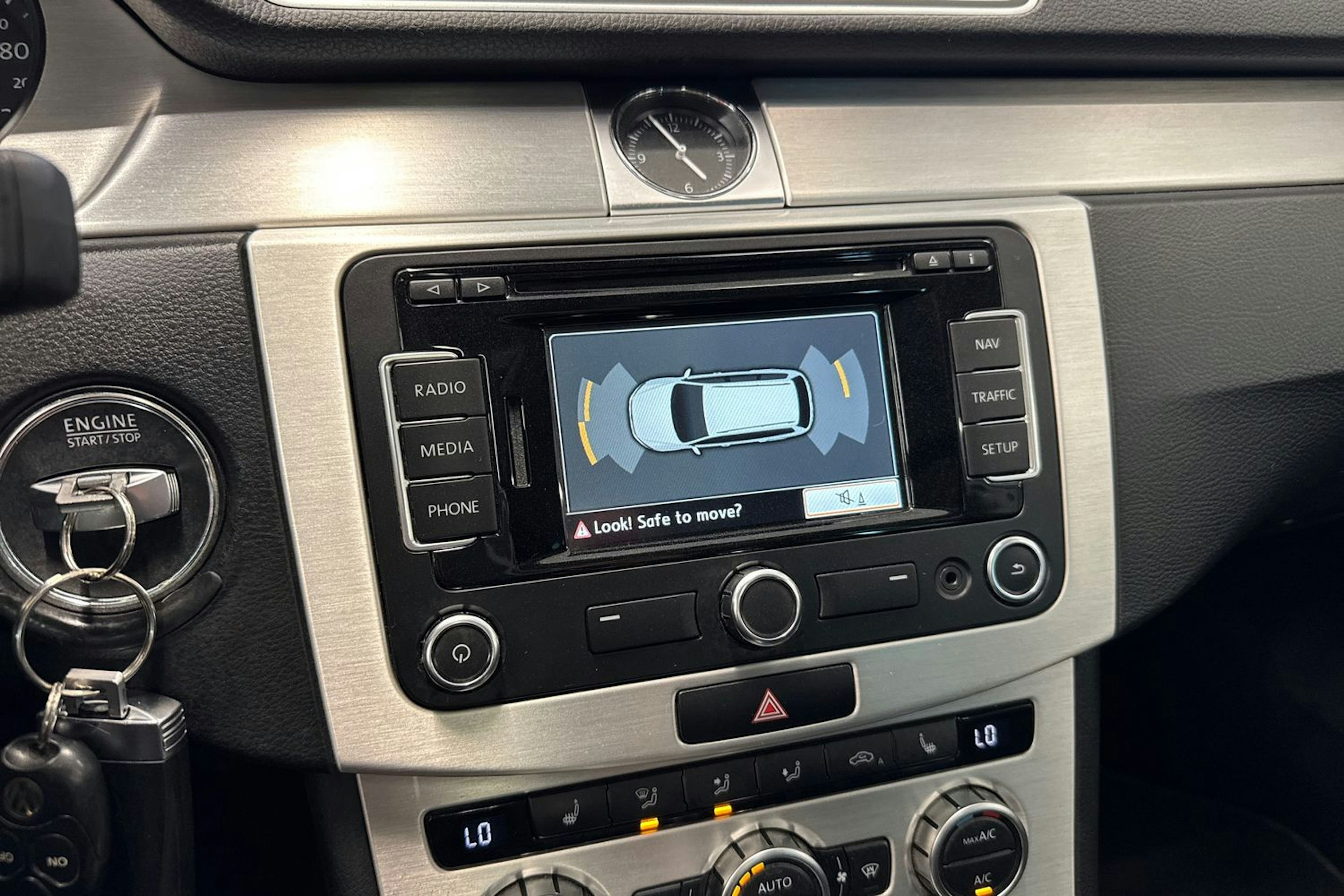 valkoinen Volkswagen Passat 2014 kuva 25.