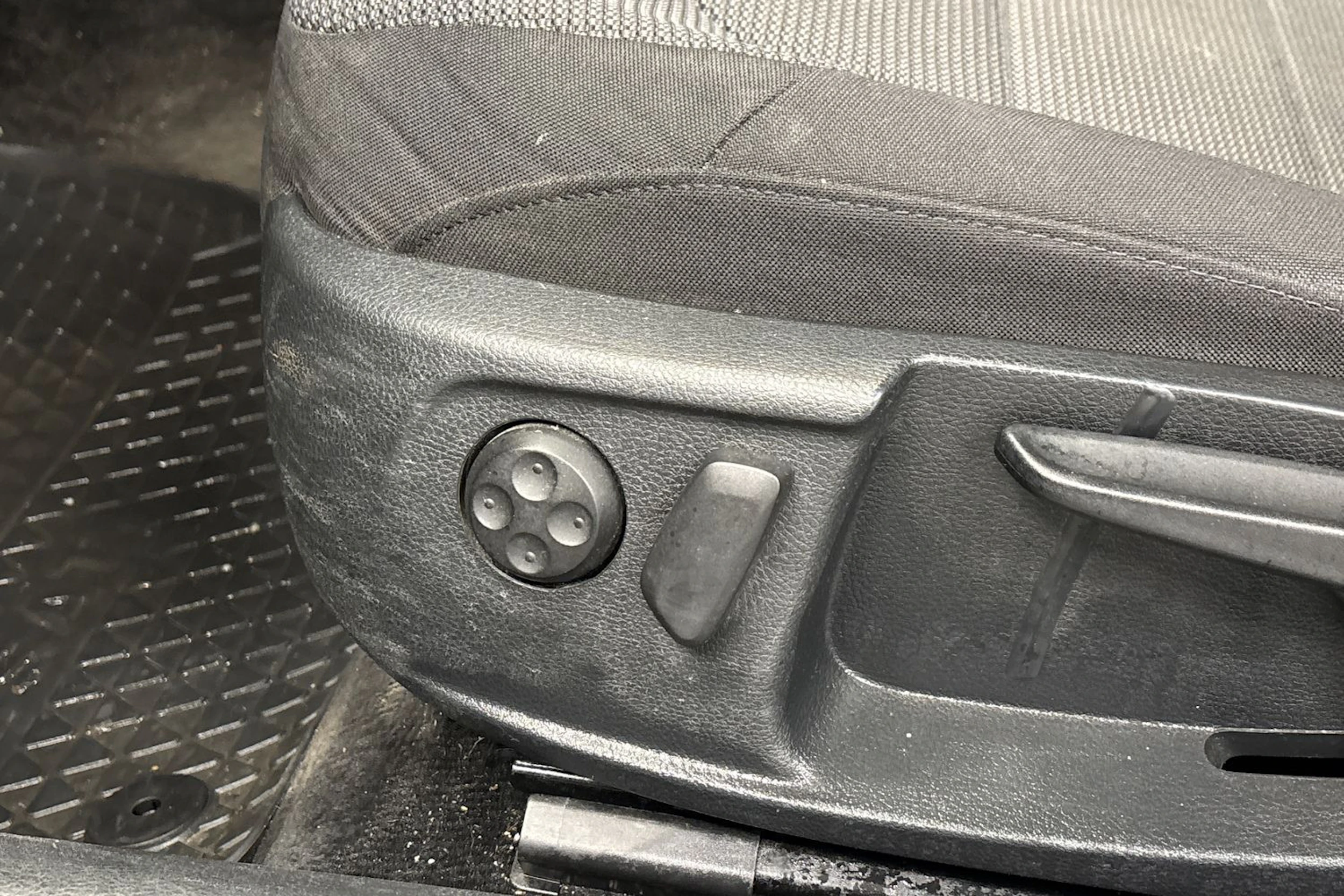 harmaa Volkswagen Passat 2014 kuva 16.