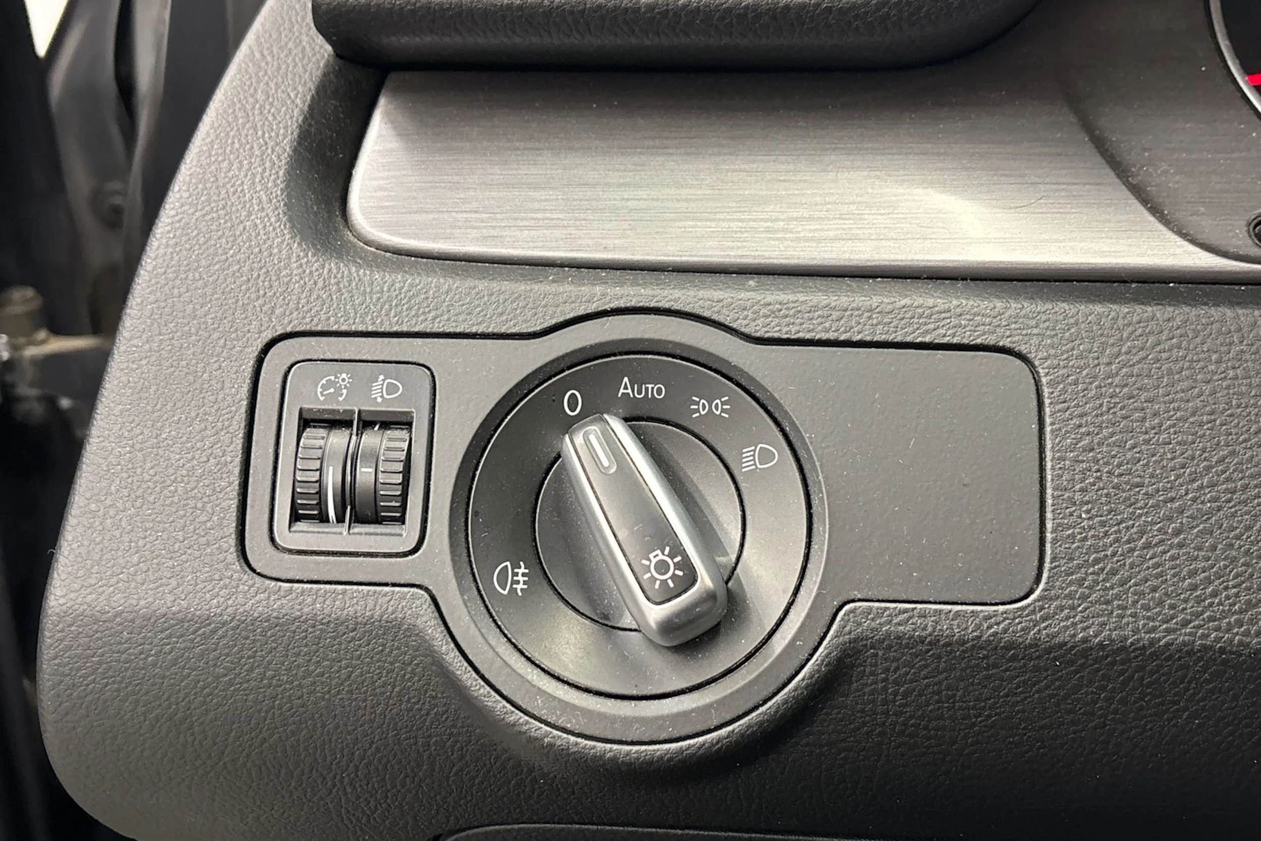 harmaa Volkswagen Passat 2014 kuva 17.