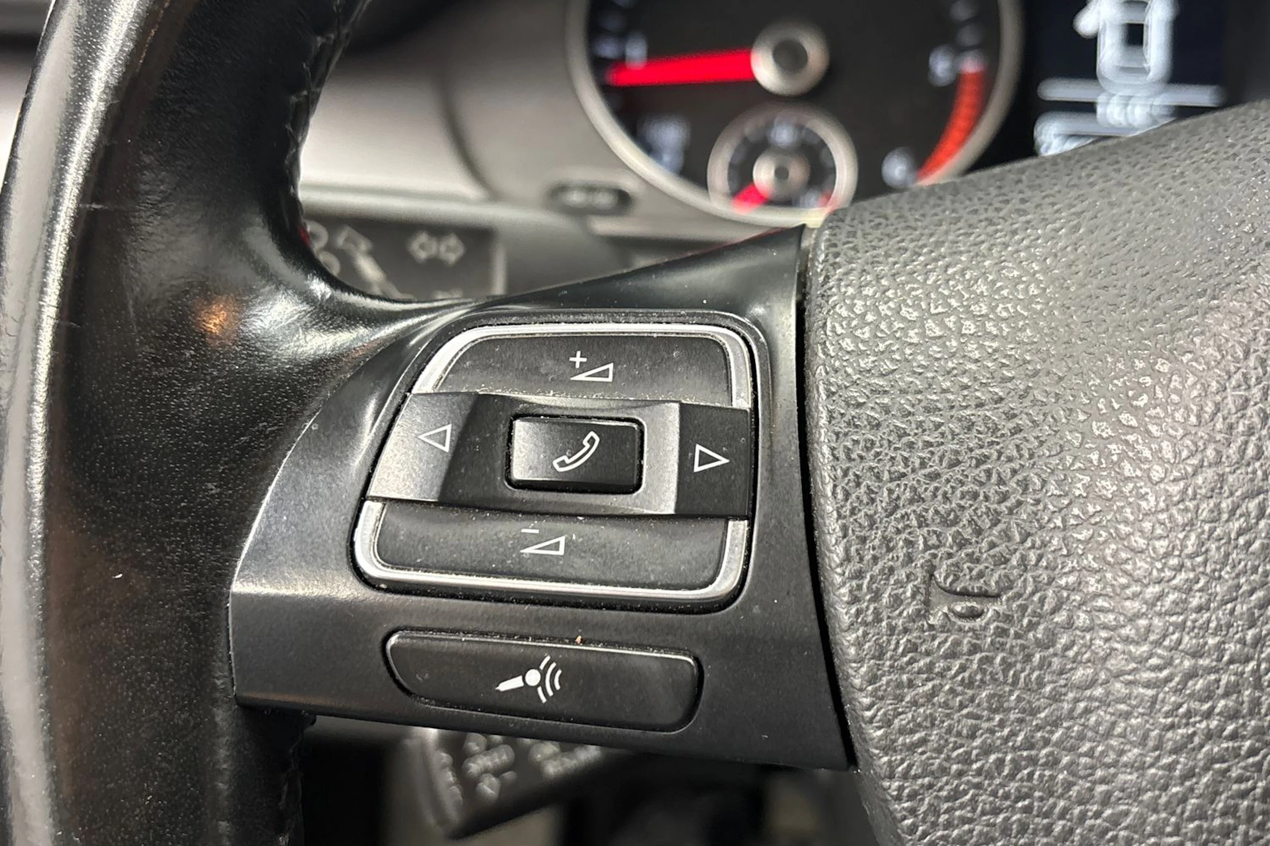 harmaa Volkswagen Passat 2014 kuva 18.