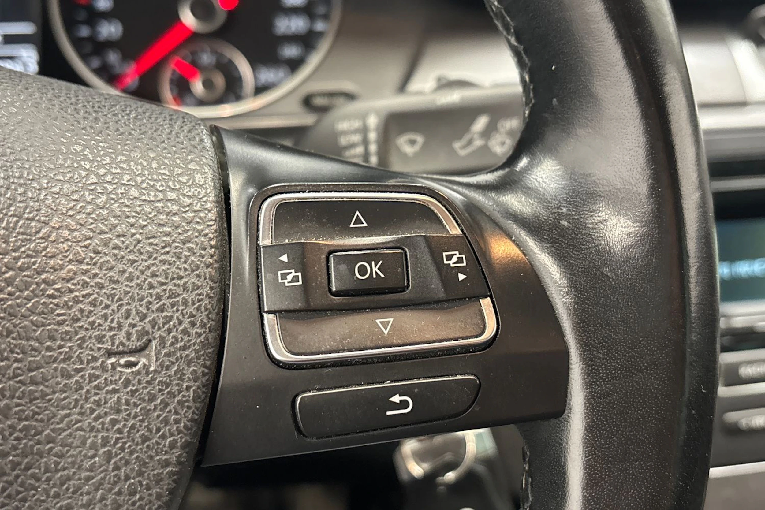 harmaa Volkswagen Passat 2014 kuva 19.