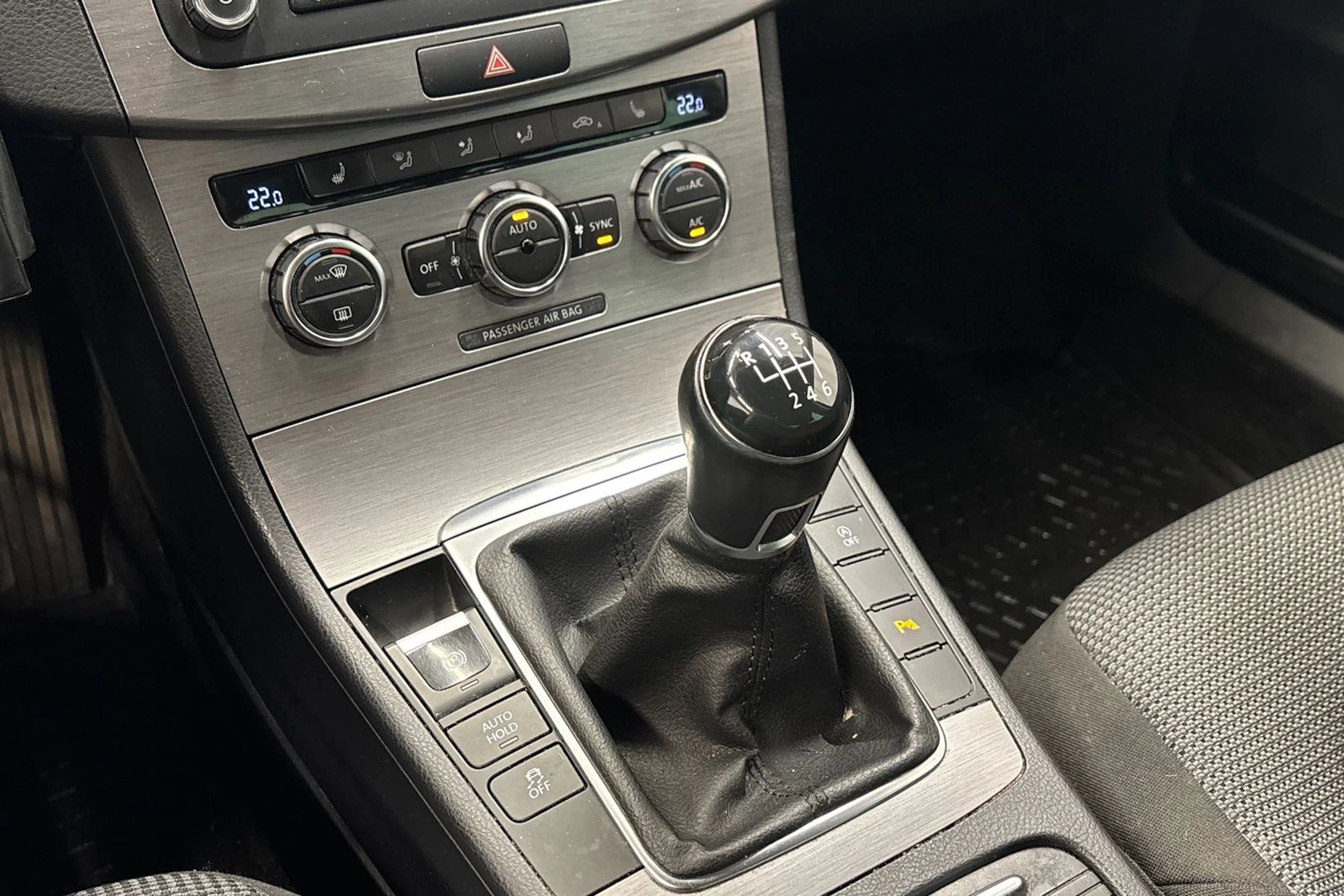 harmaa Volkswagen Passat 2014 kuva 23.