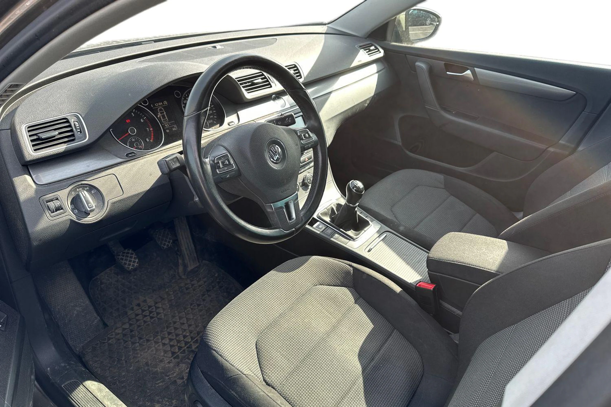 ruskea (beige) Volkswagen Passat 2014 kuva 3.