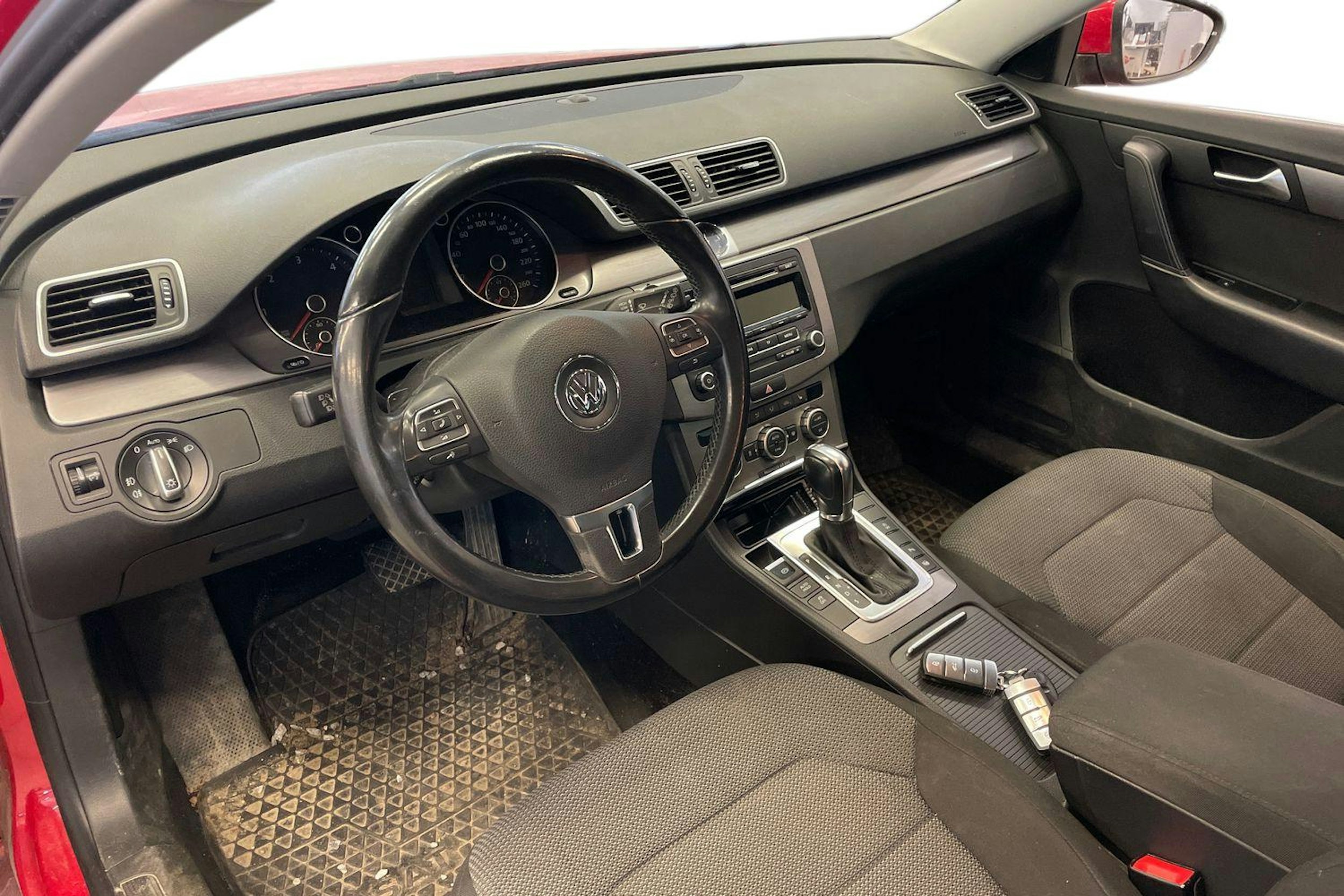 punainen Volkswagen Passat 2014 kuva 3.
