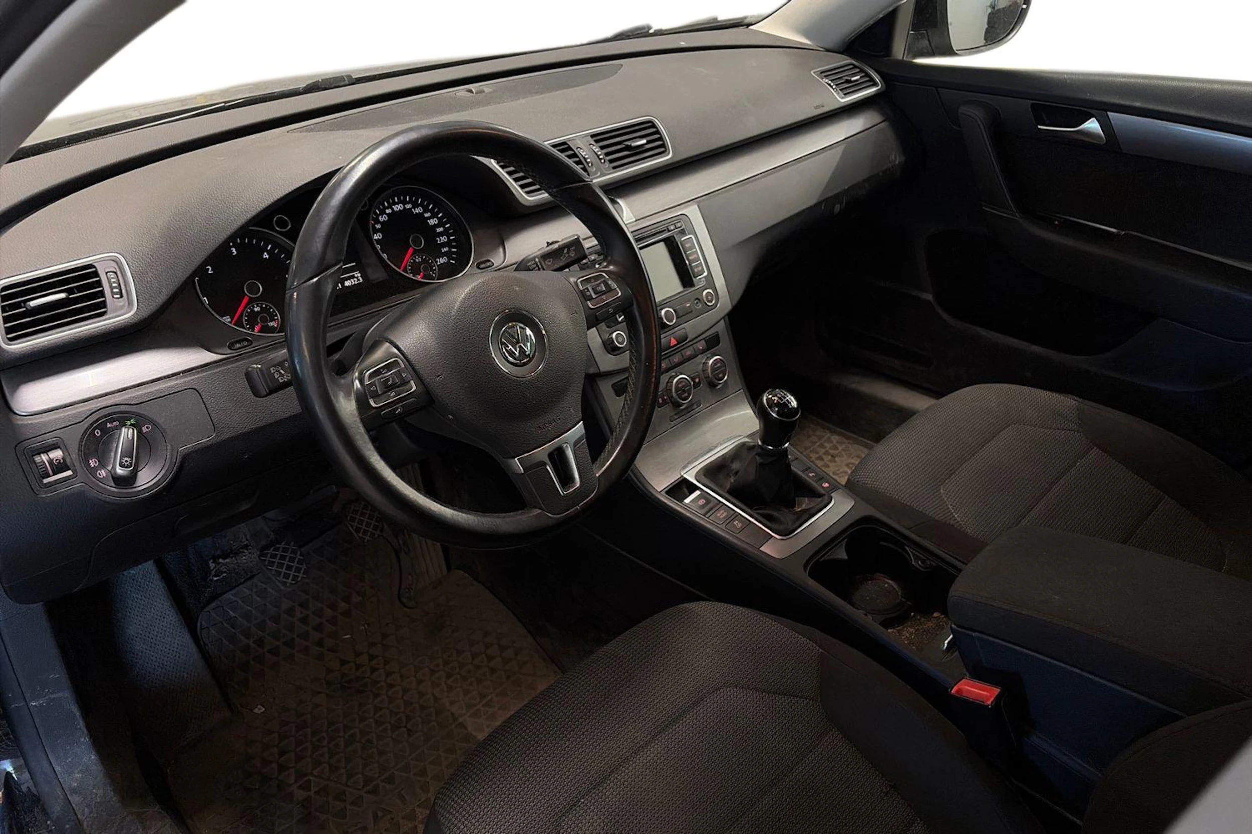 musta Volkswagen Passat 2015 kuva 3.