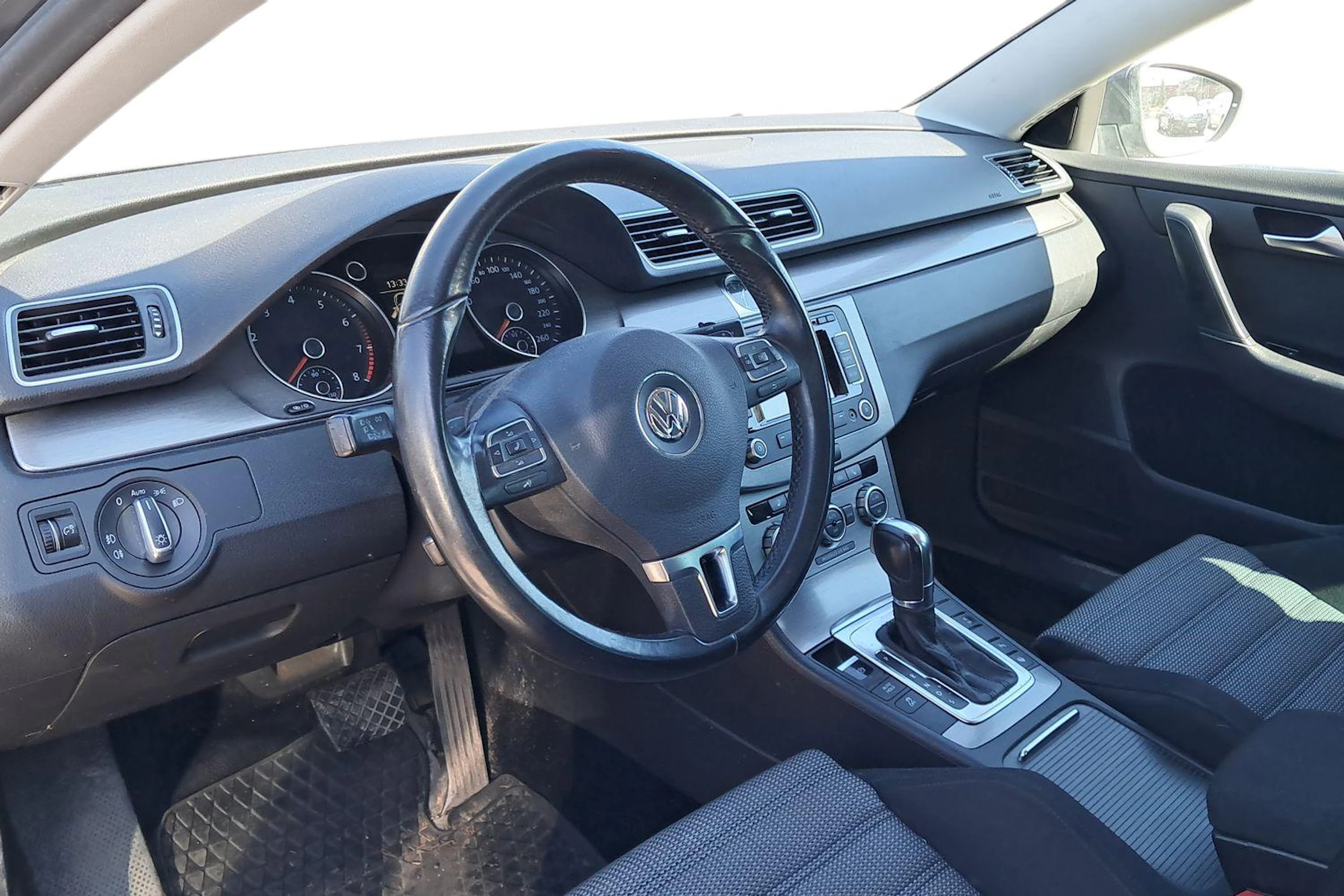 harmaa Volkswagen Passat 2014 kuva 3.