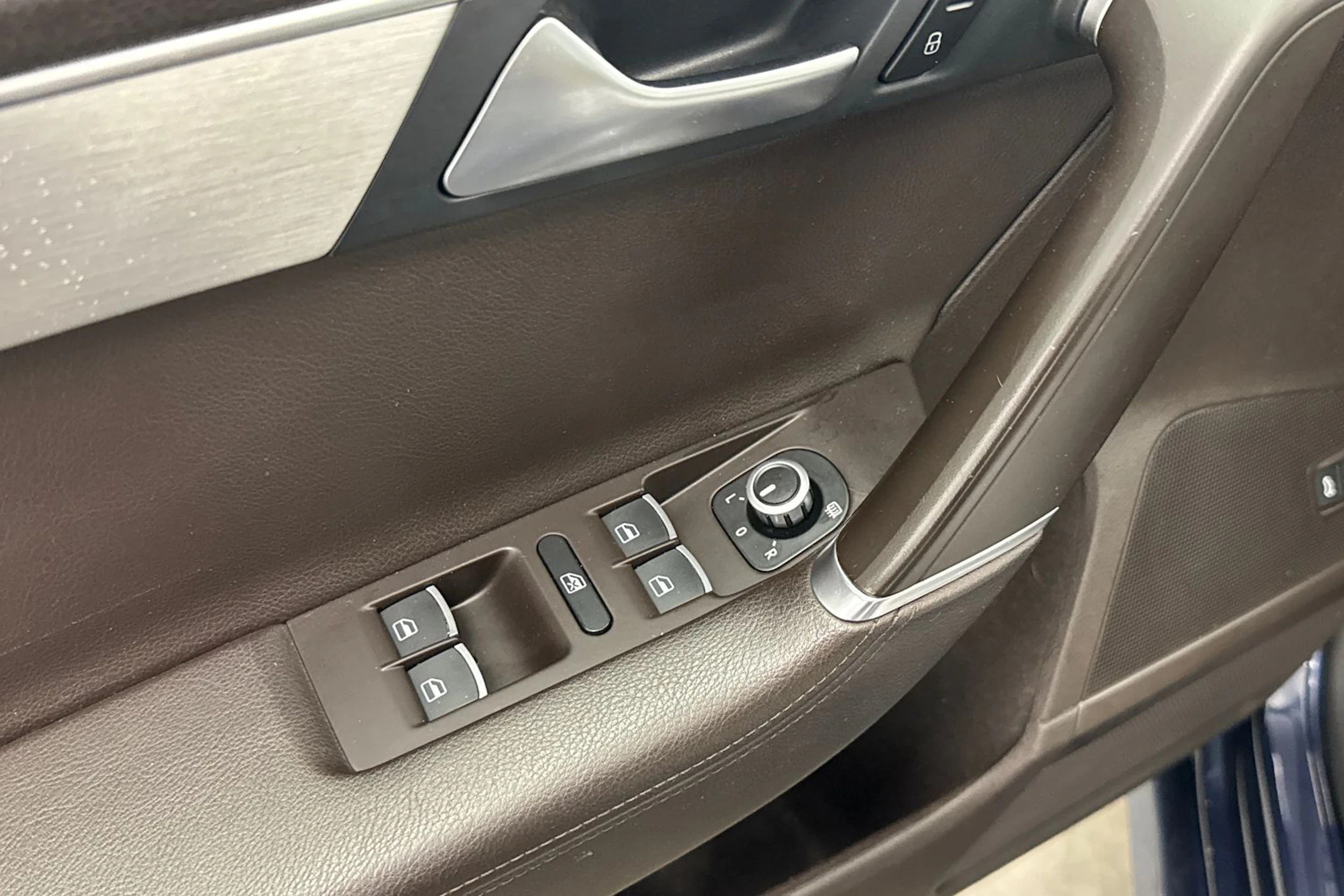 Sininen Volkswagen PASSAT 2014 kuva 14.