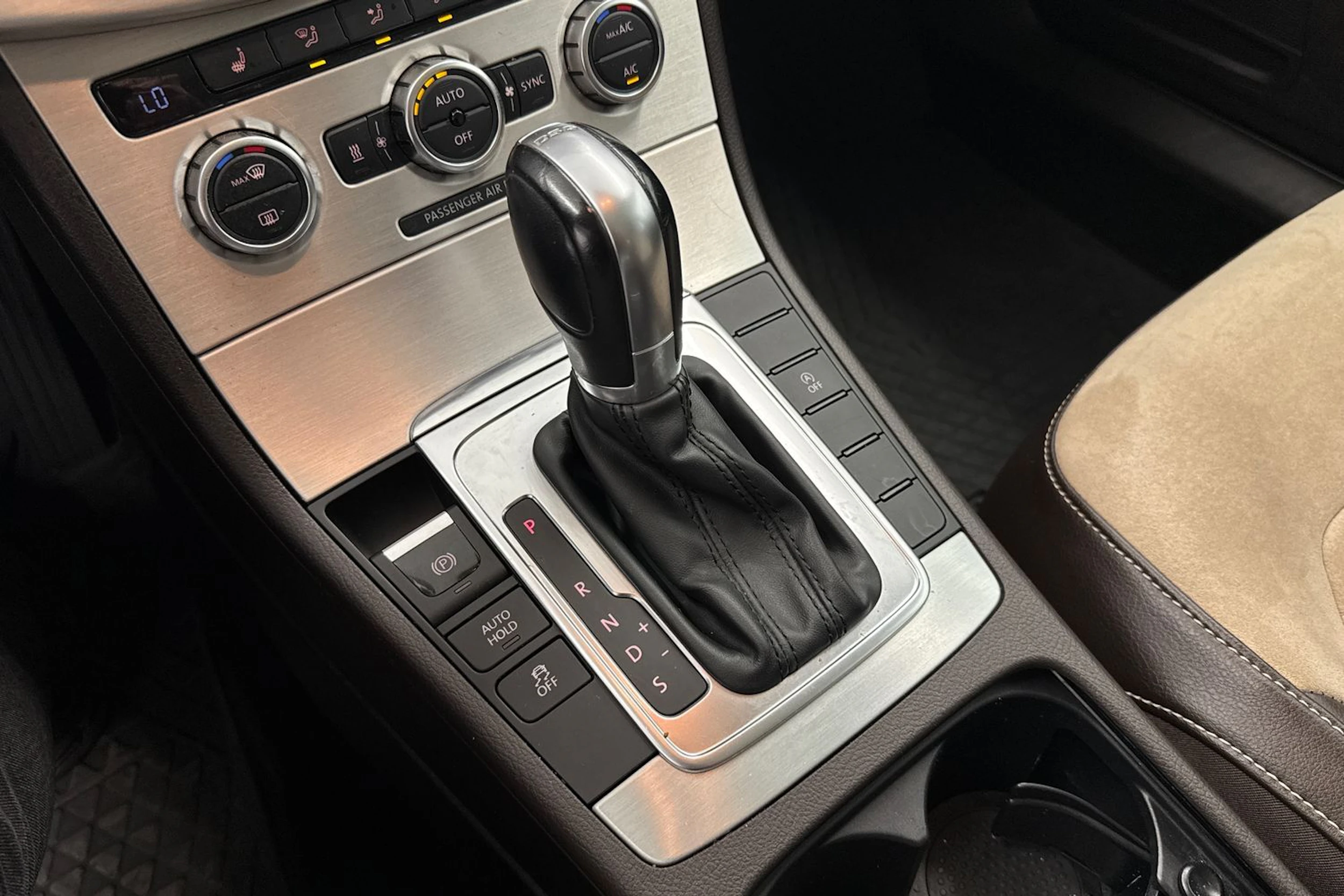 Sininen Volkswagen PASSAT 2014 kuva 17.
