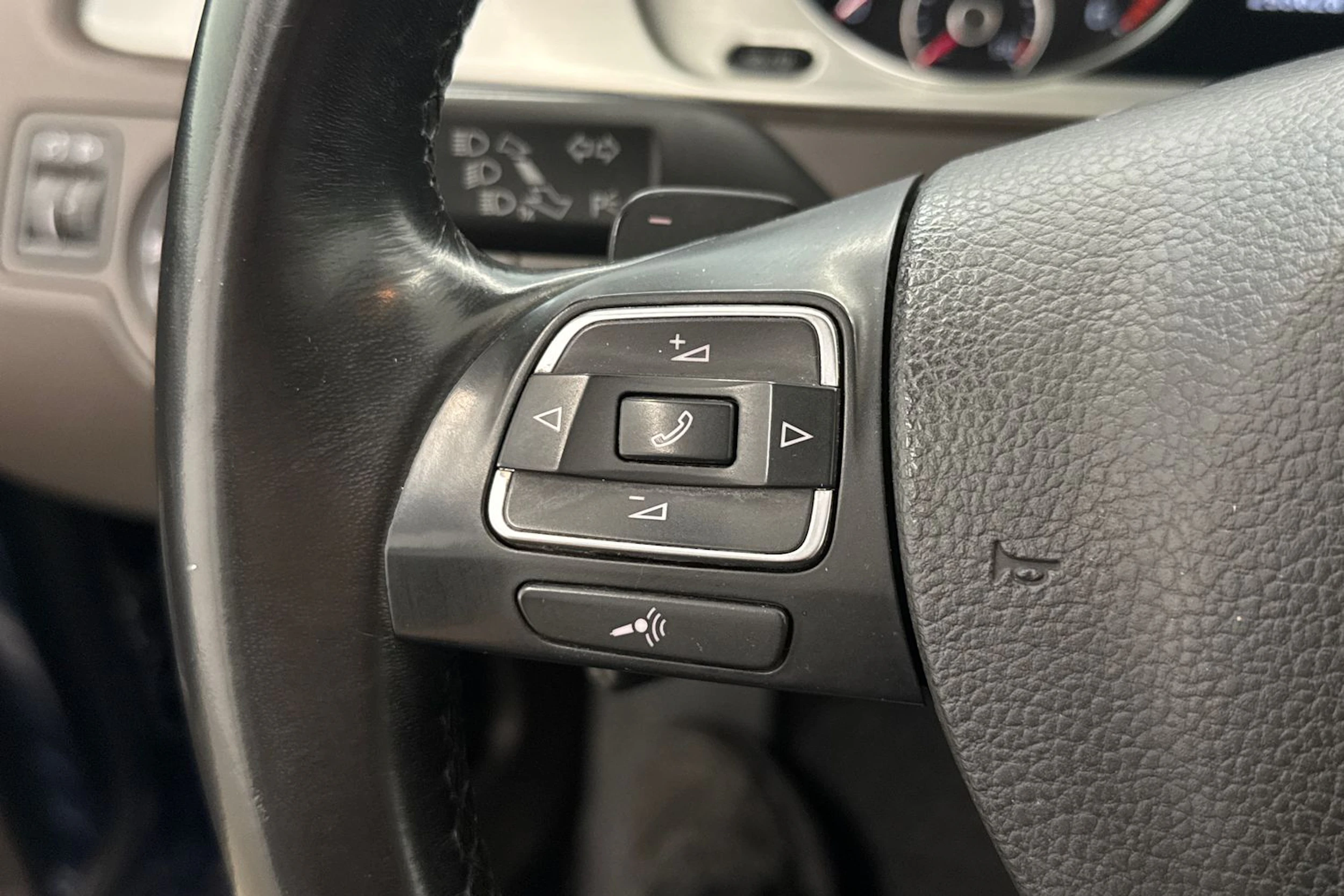 Sininen Volkswagen PASSAT 2014 kuva 18.