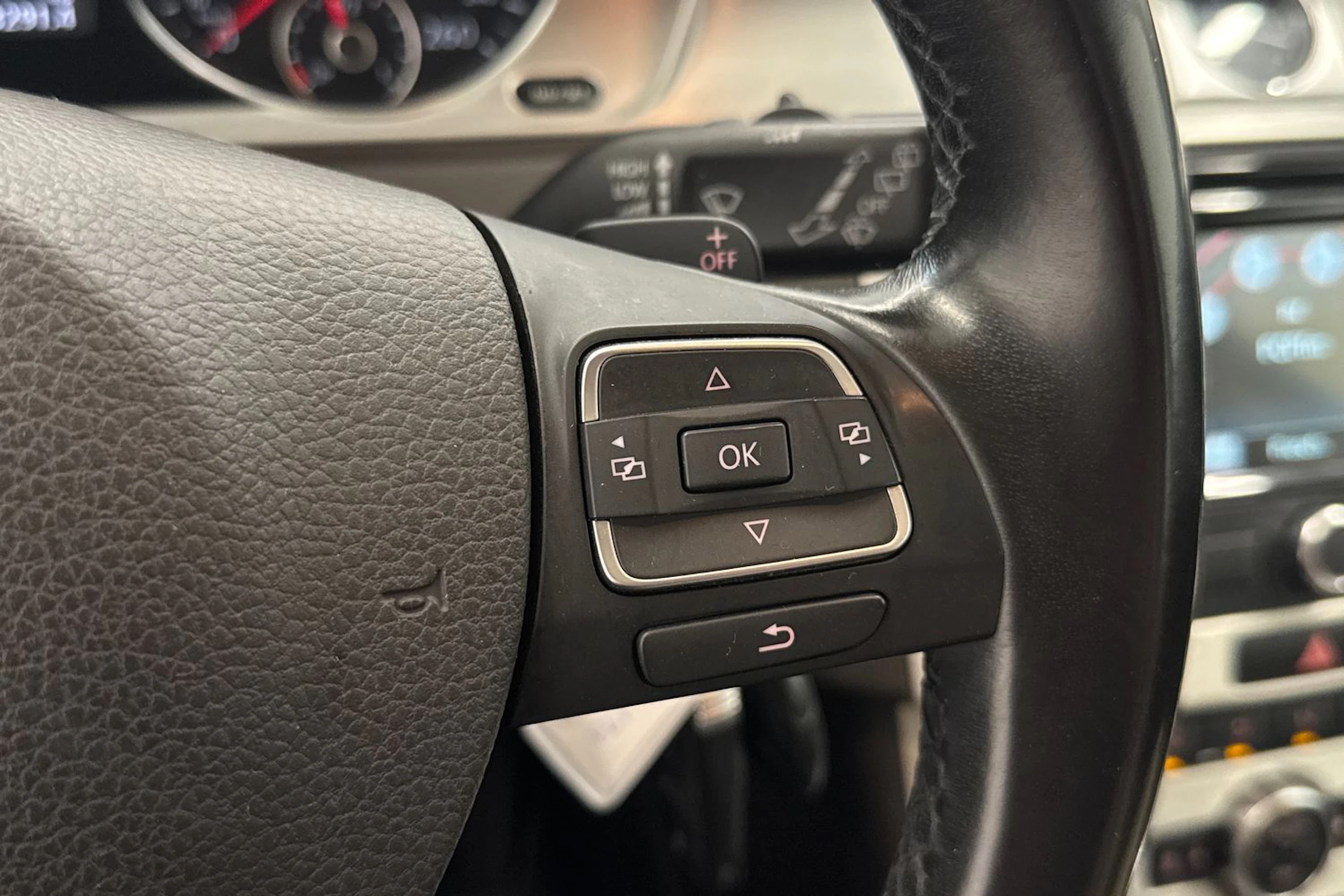 Sininen Volkswagen PASSAT 2014 kuva 19.