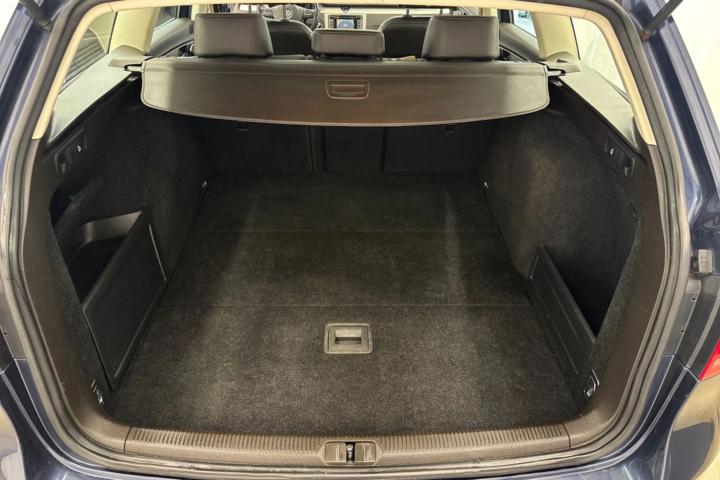 Sininen Volkswagen PASSAT 2014 kuva 25.