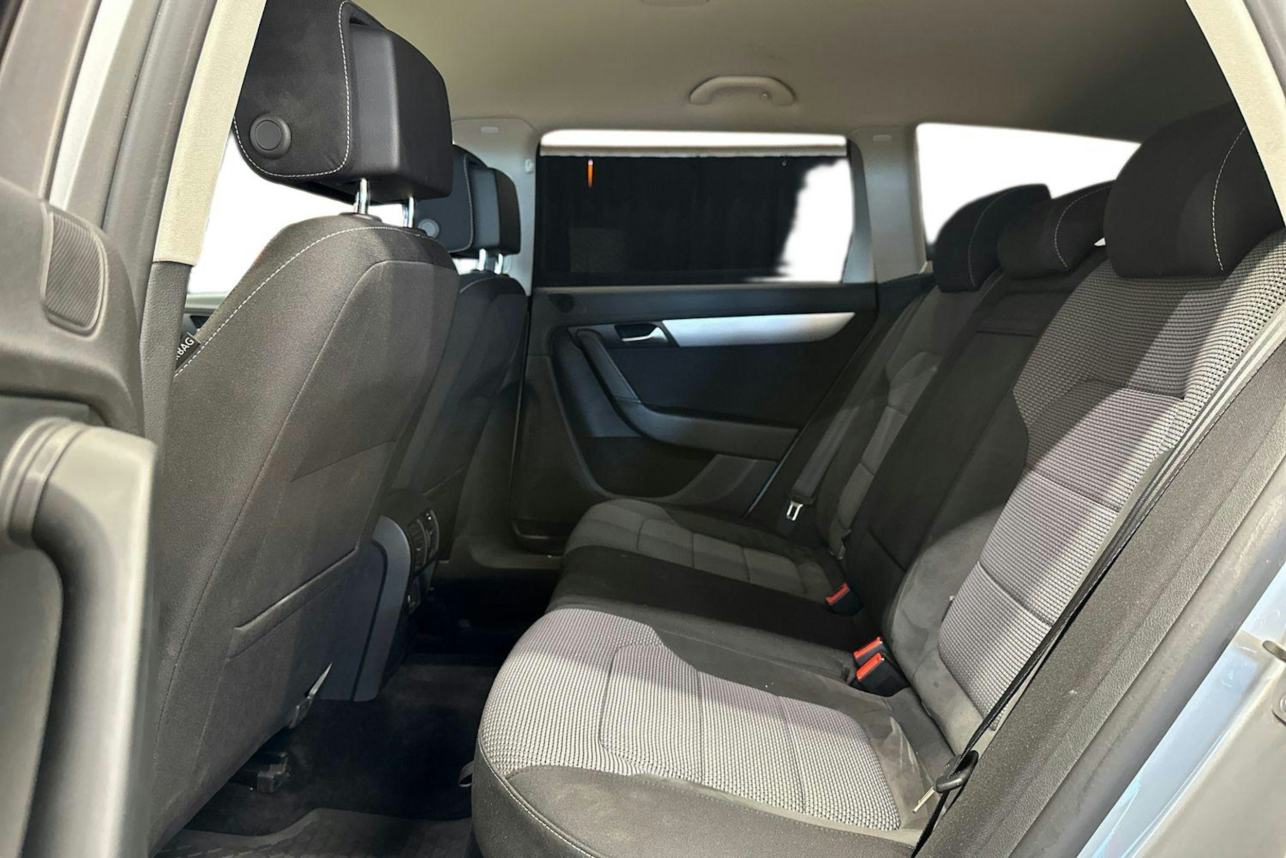 harmaa Volkswagen Passat 2014 kuva 12.