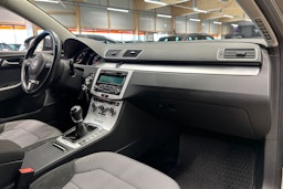 harmaa Volkswagen Passat 2014 kuva 13.