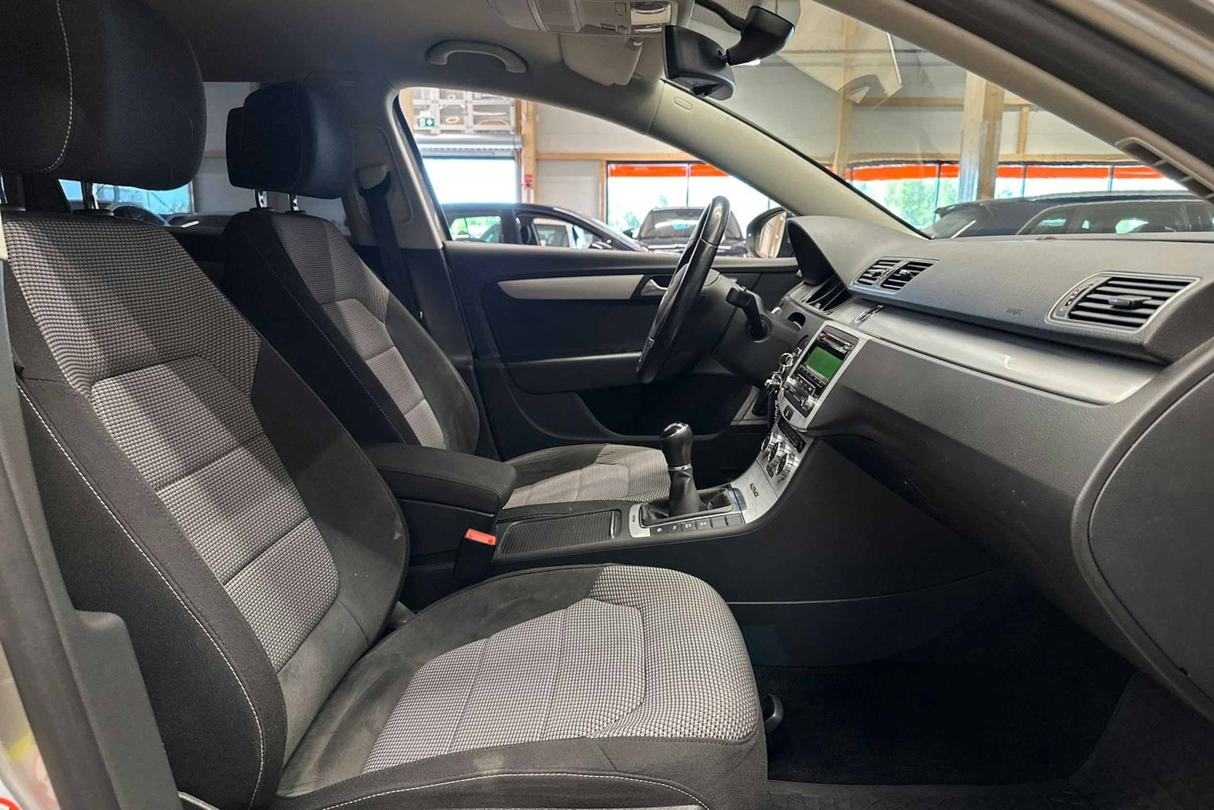 harmaa Volkswagen Passat 2014 kuva 14.