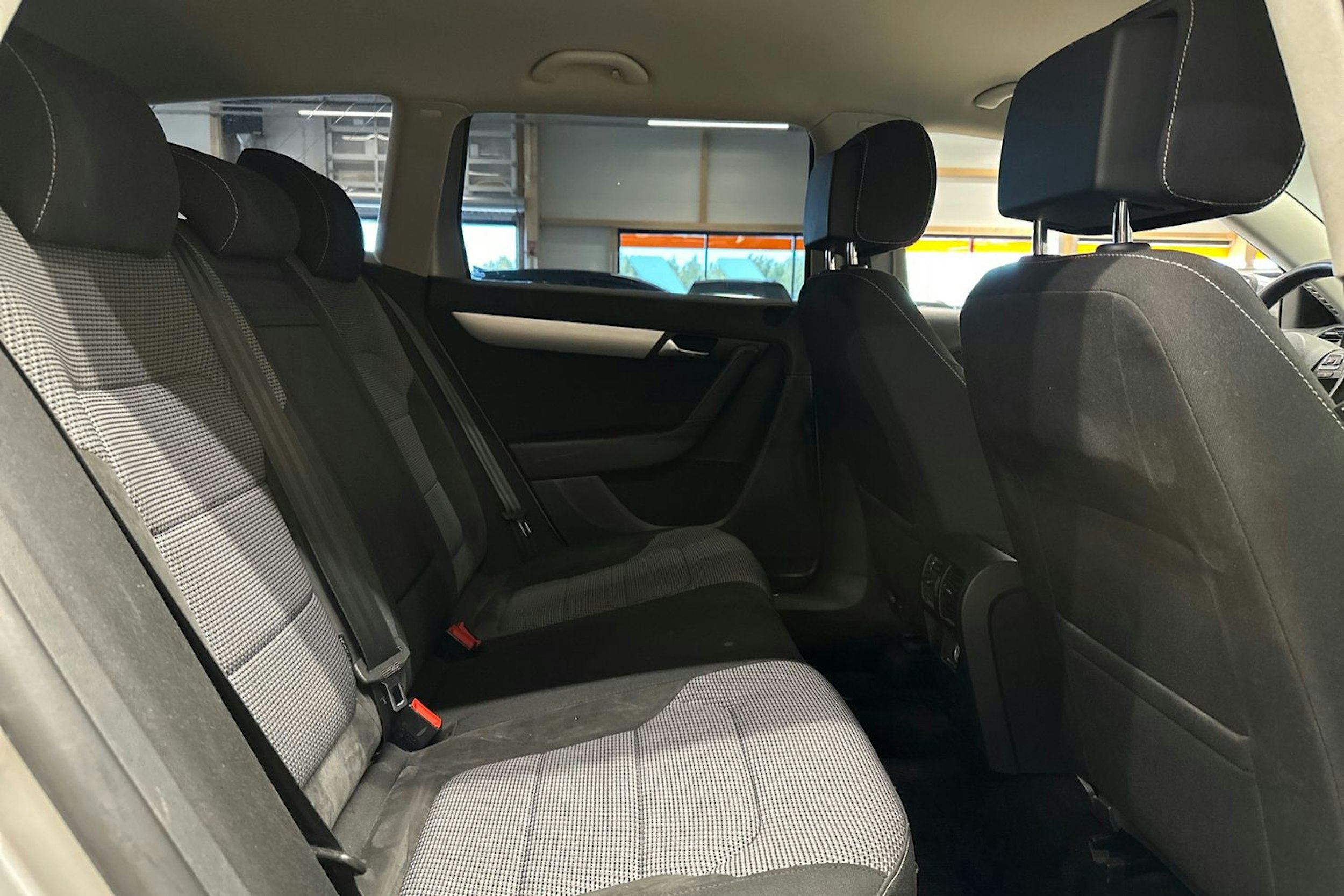 harmaa Volkswagen Passat 2014 kuva 15.