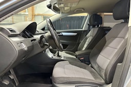 harmaa Volkswagen Passat 2014 kuva 16.