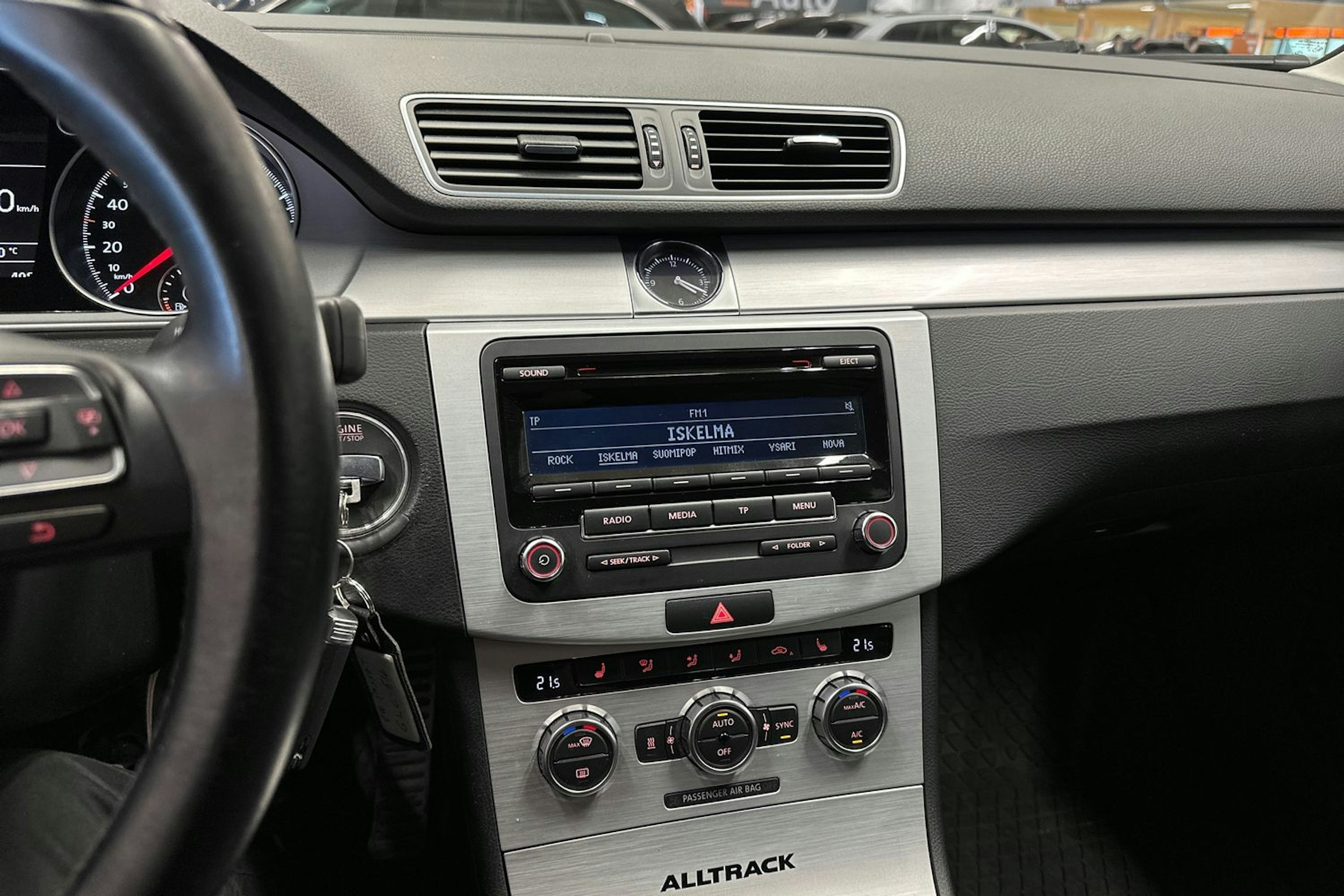harmaa Volkswagen Passat 2014 kuva 19.