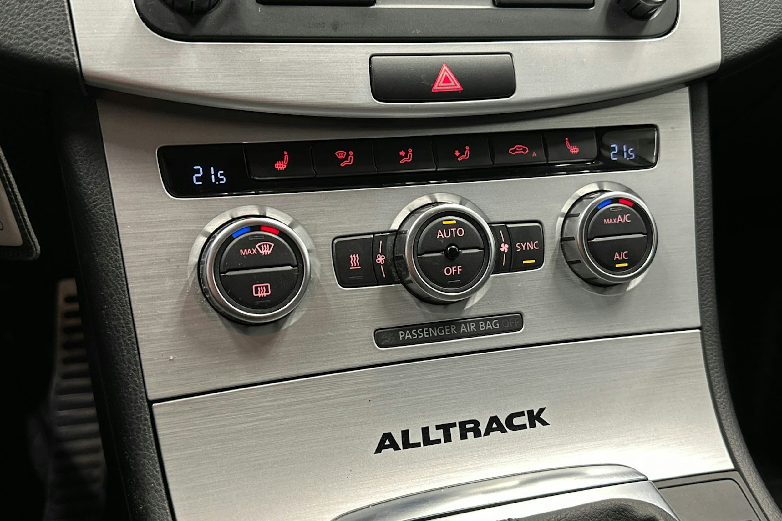 harmaa Volkswagen Passat 2014 kuva 20.