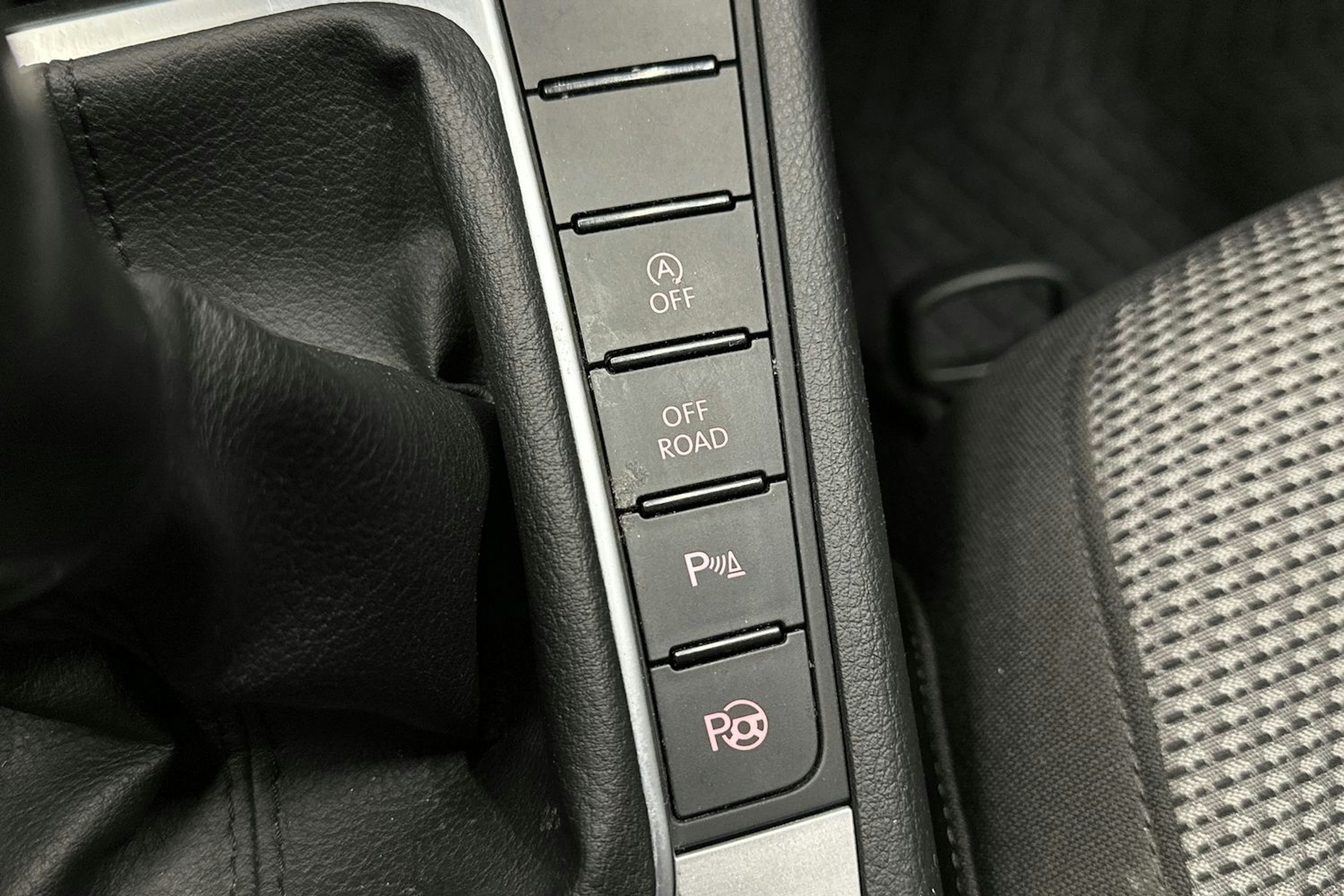 harmaa Volkswagen Passat 2014 kuva 22.