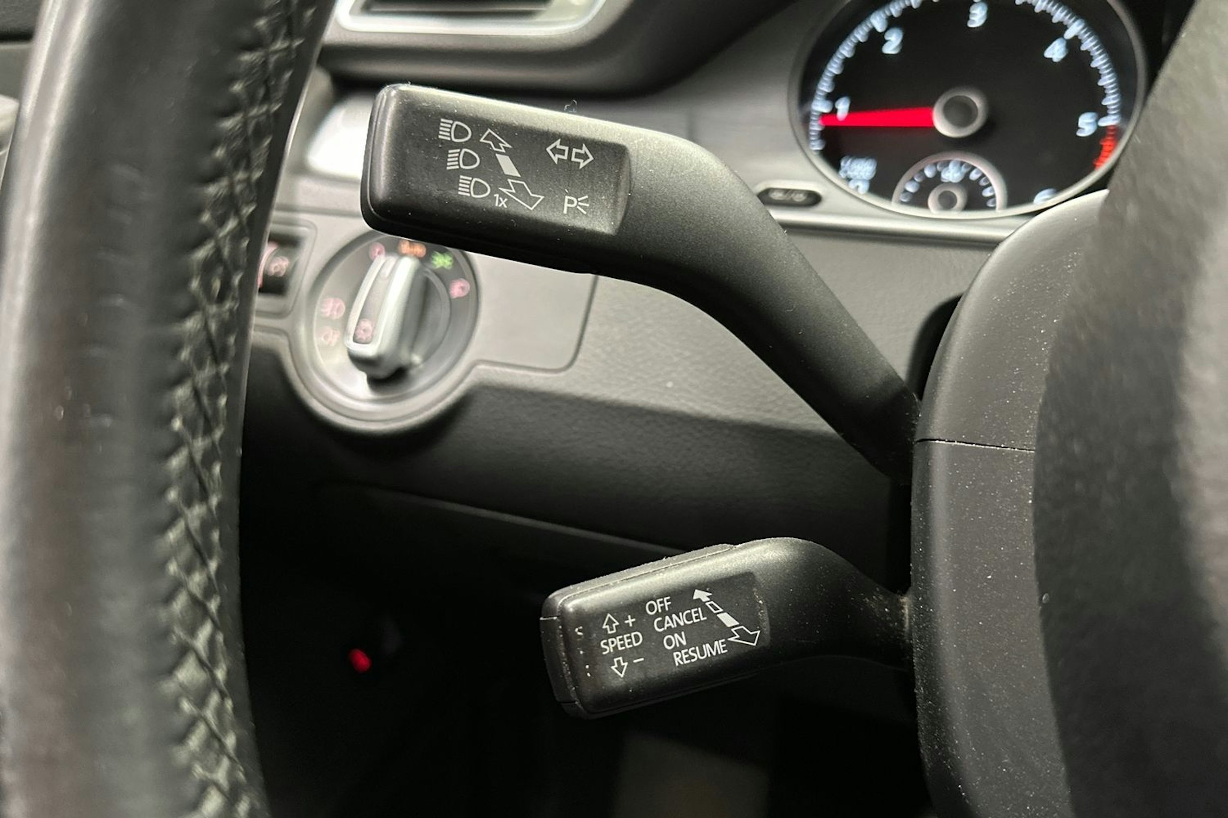 harmaa Volkswagen Passat 2014 kuva 24.
