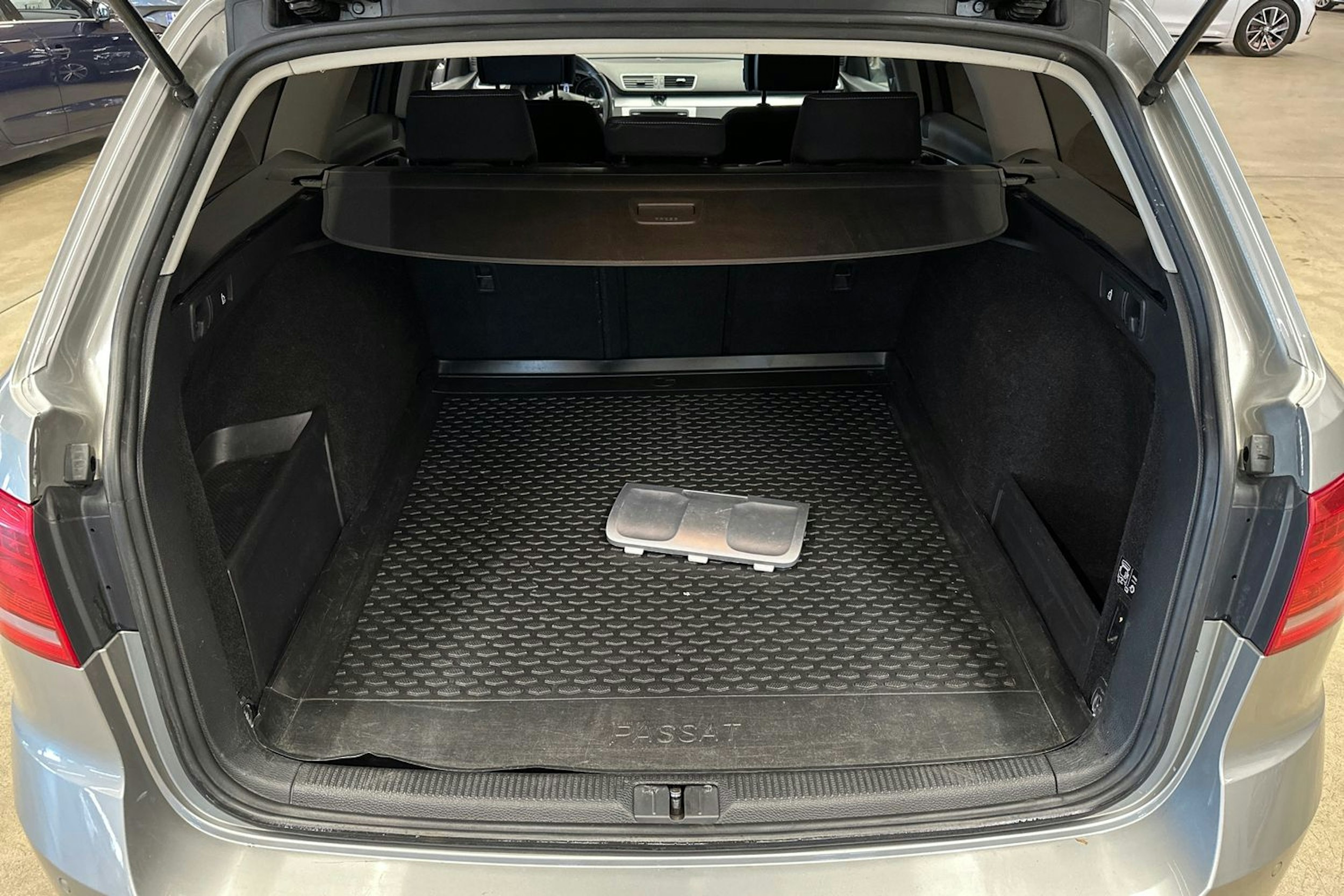 harmaa Volkswagen Passat 2014 kuva 29.