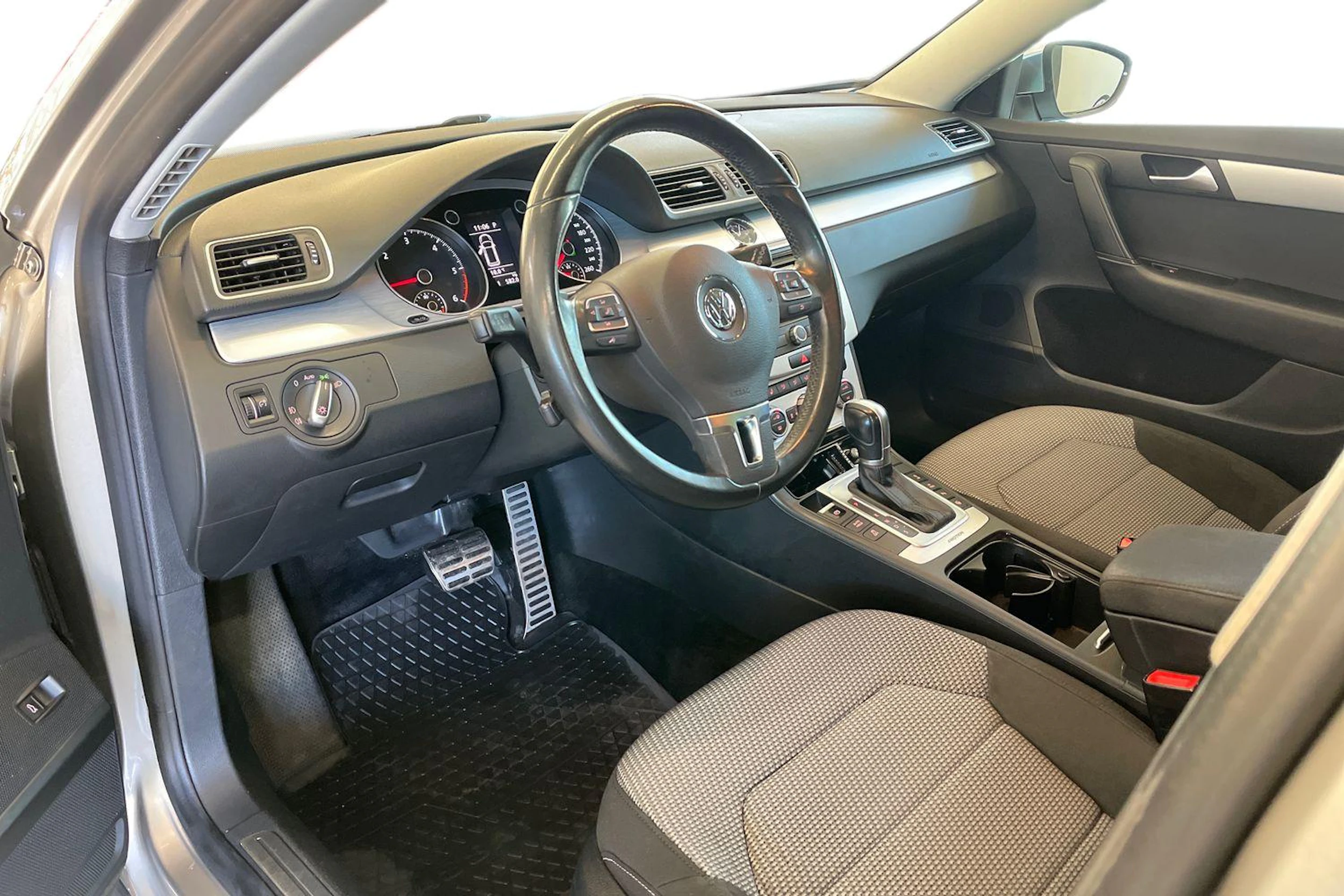 Harmaa Volkswagen PASSAT 2014 kuva 6.