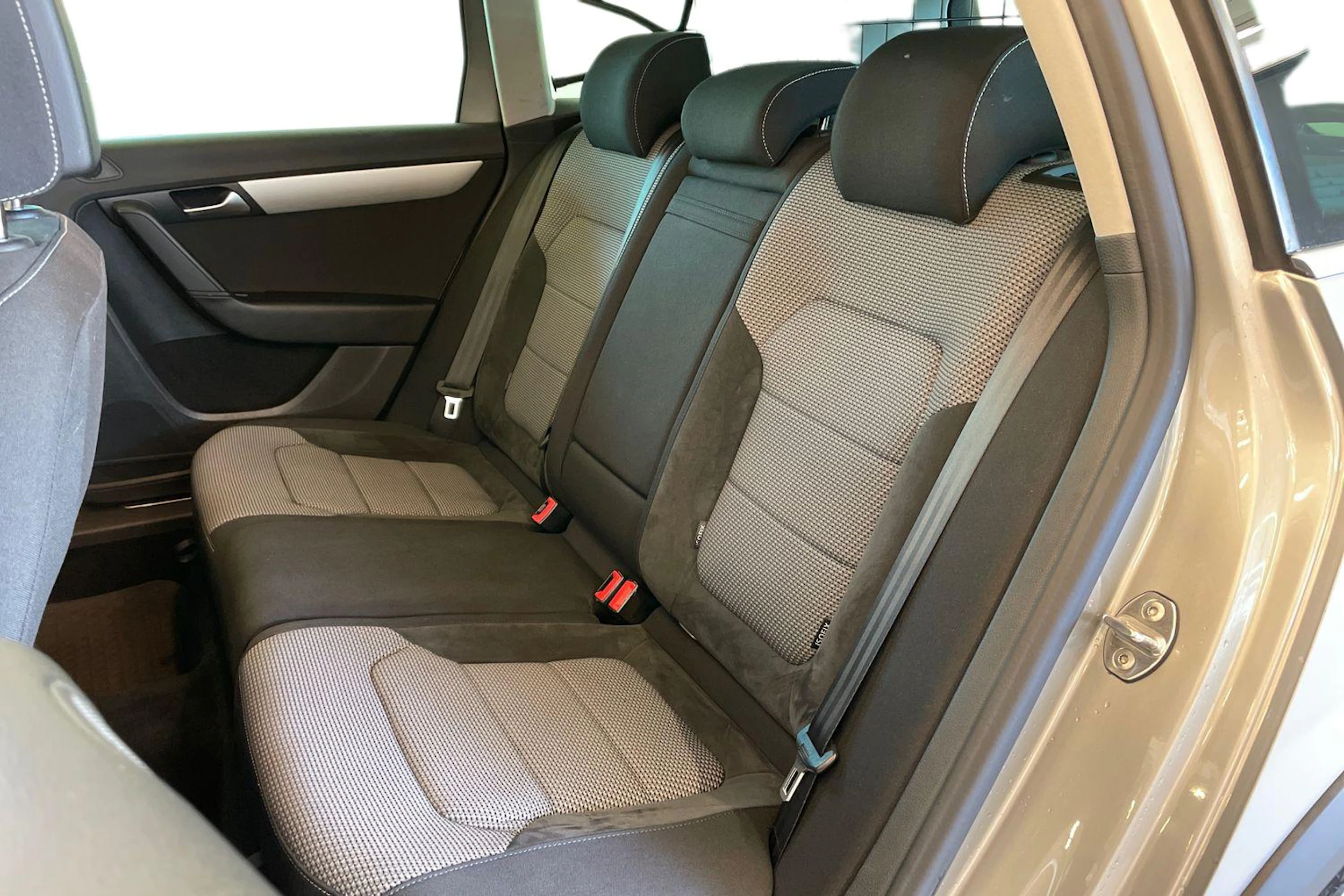 Harmaa Volkswagen PASSAT 2014 kuva 8.