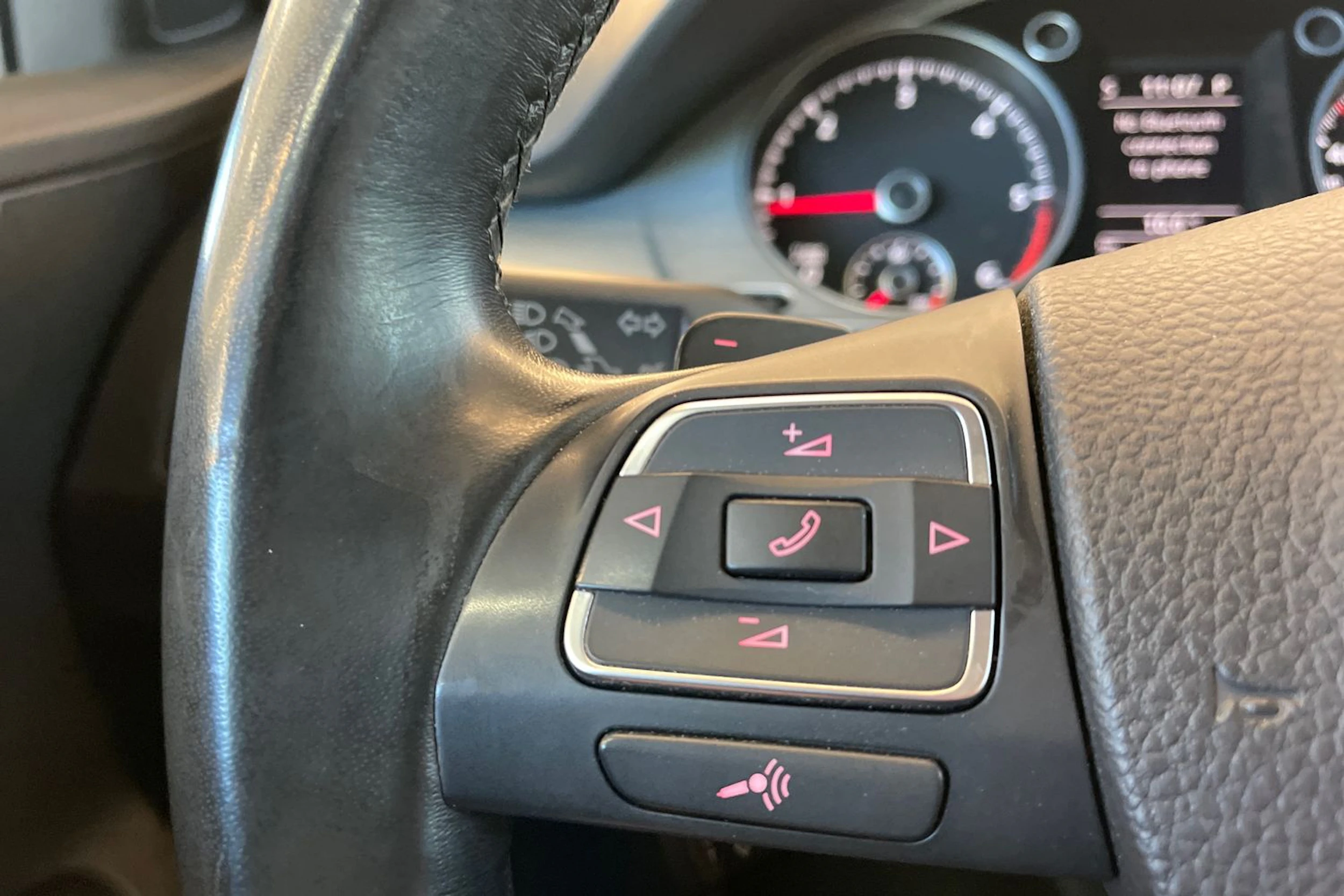 Harmaa Volkswagen PASSAT 2014 kuva 12.