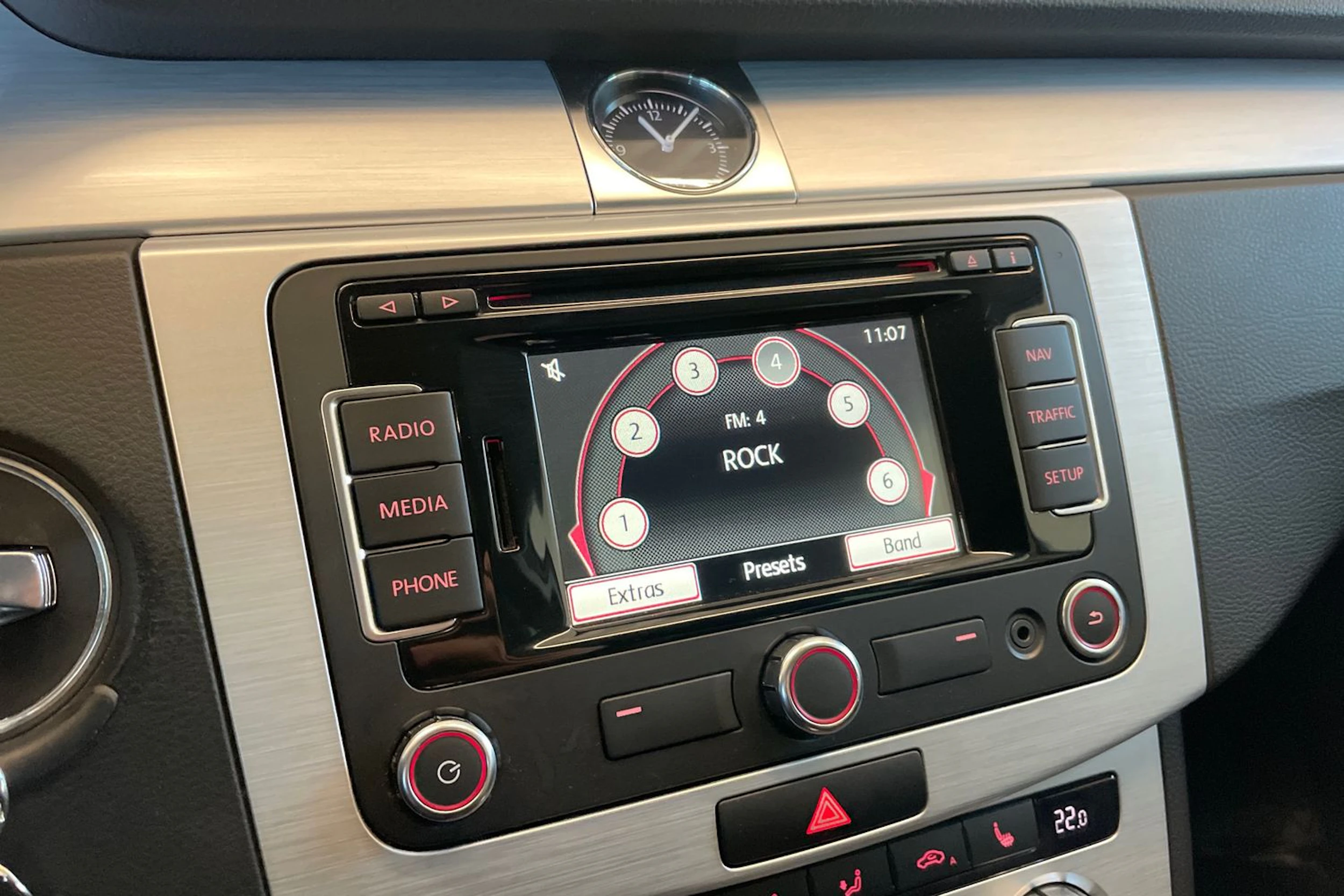 Harmaa Volkswagen PASSAT 2014 kuva 14.